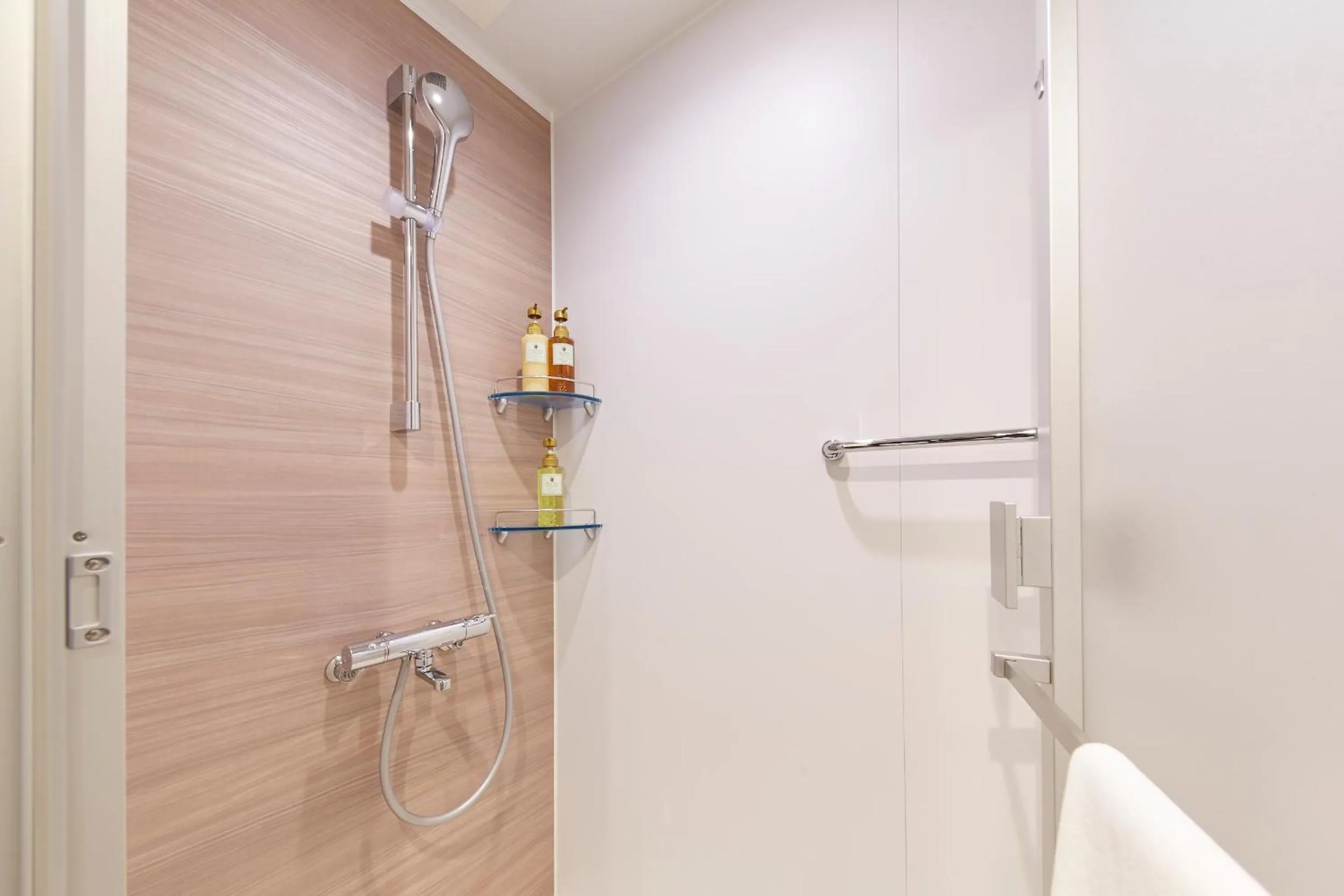 Shower in hotel MONday KYOTO MARUTAMACHI