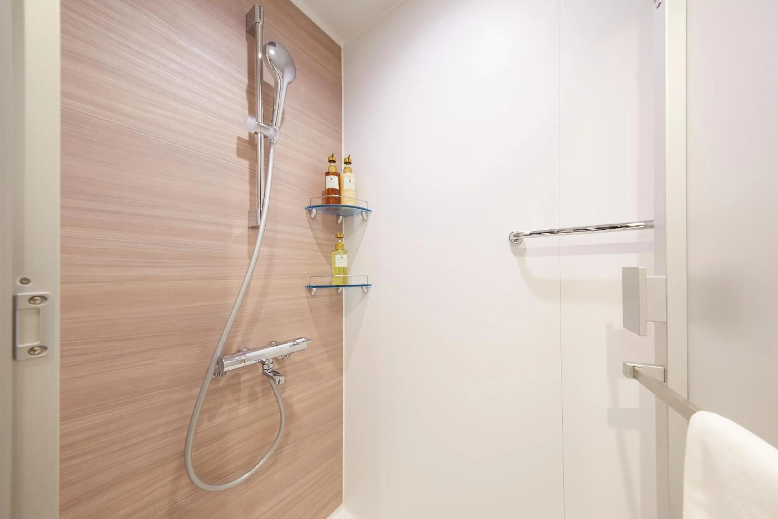 Shower in hotel MONday KYOTO MARUTAMACHI