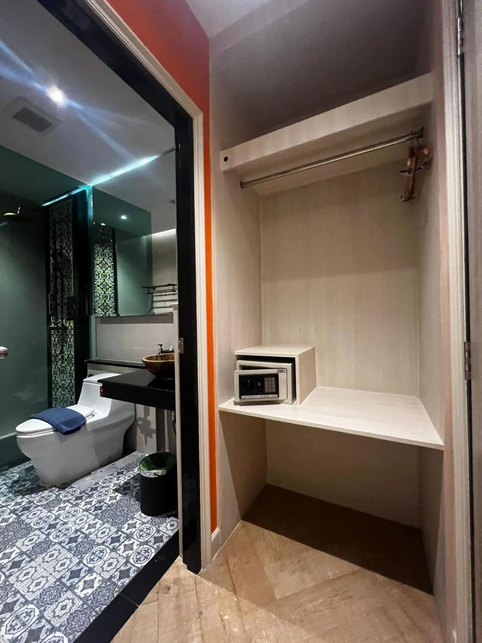 safe, Bed in Le Maroc Hotel Patong