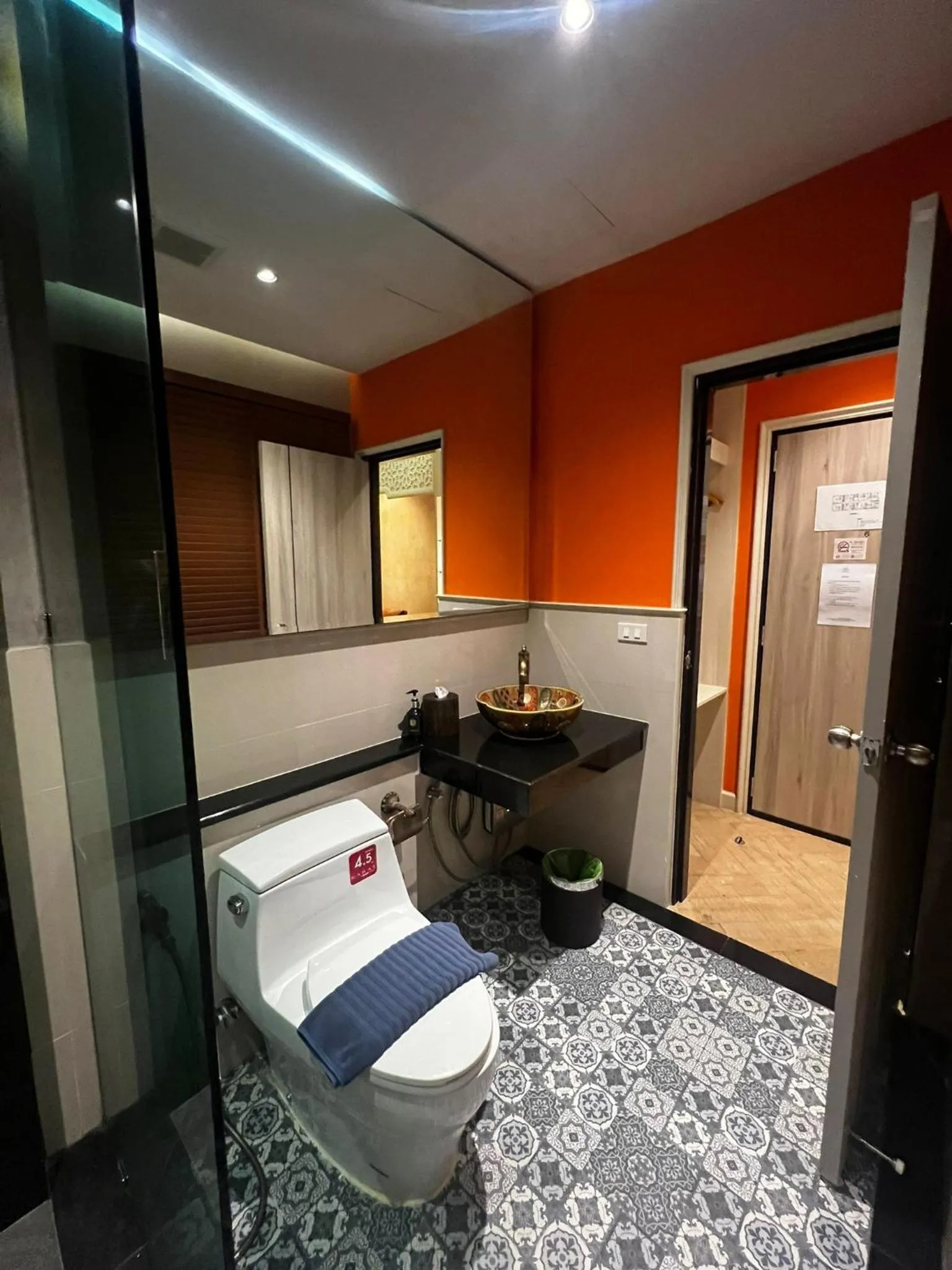 Toilet in Le Maroc Hotel Patong