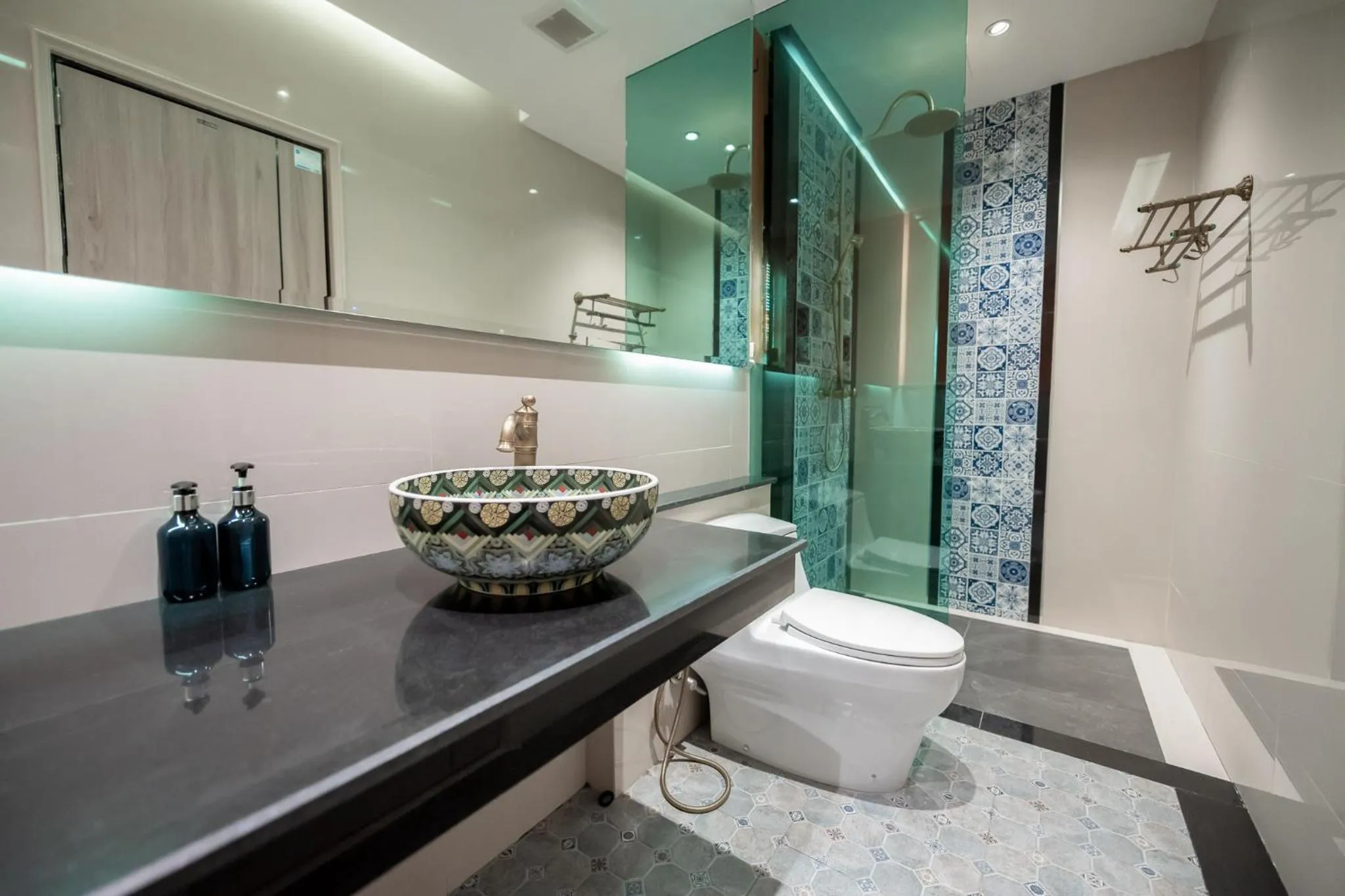 Toilet in Le Maroc Hotel Patong