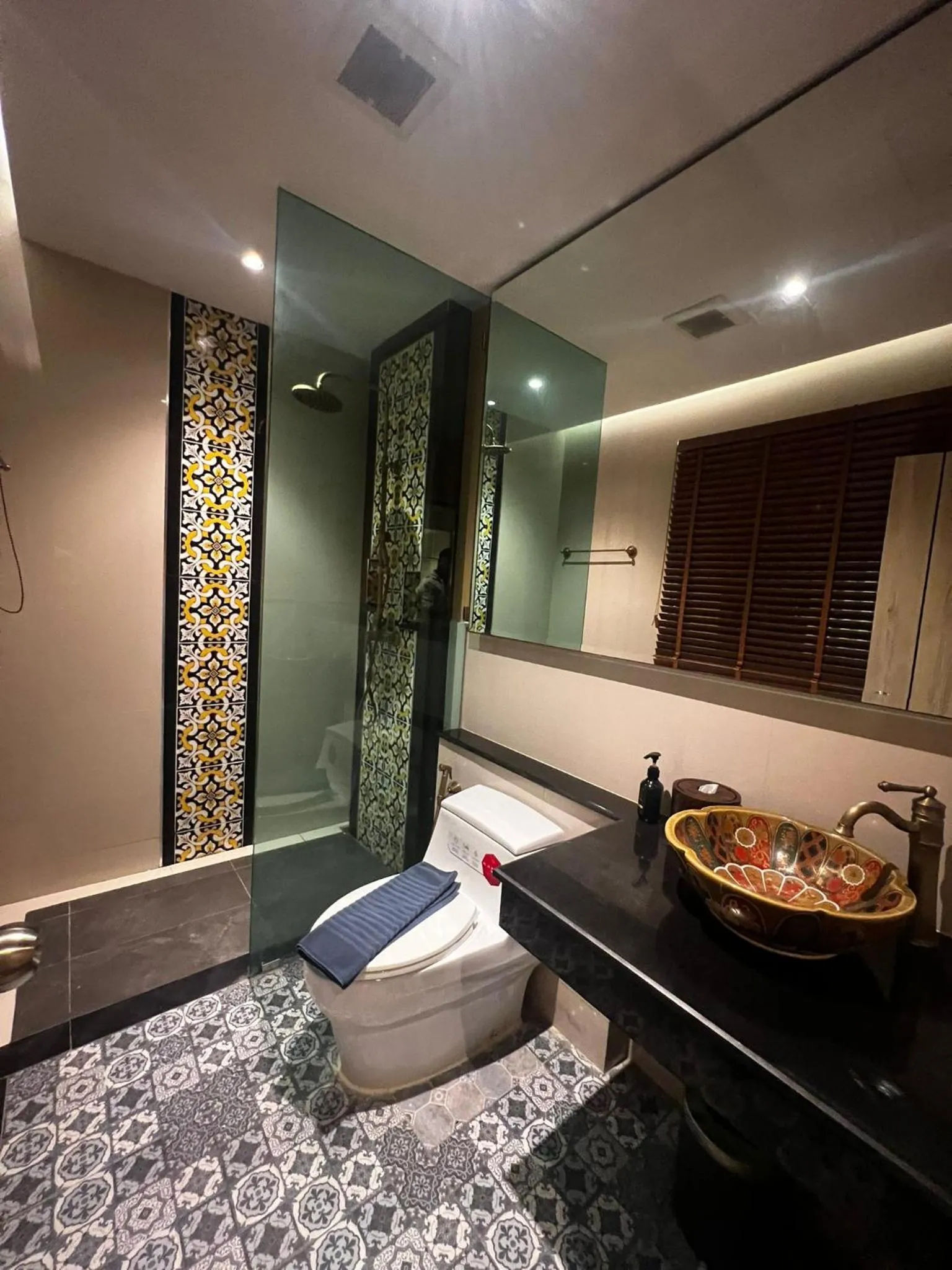 Toilet in Le Maroc Hotel Patong