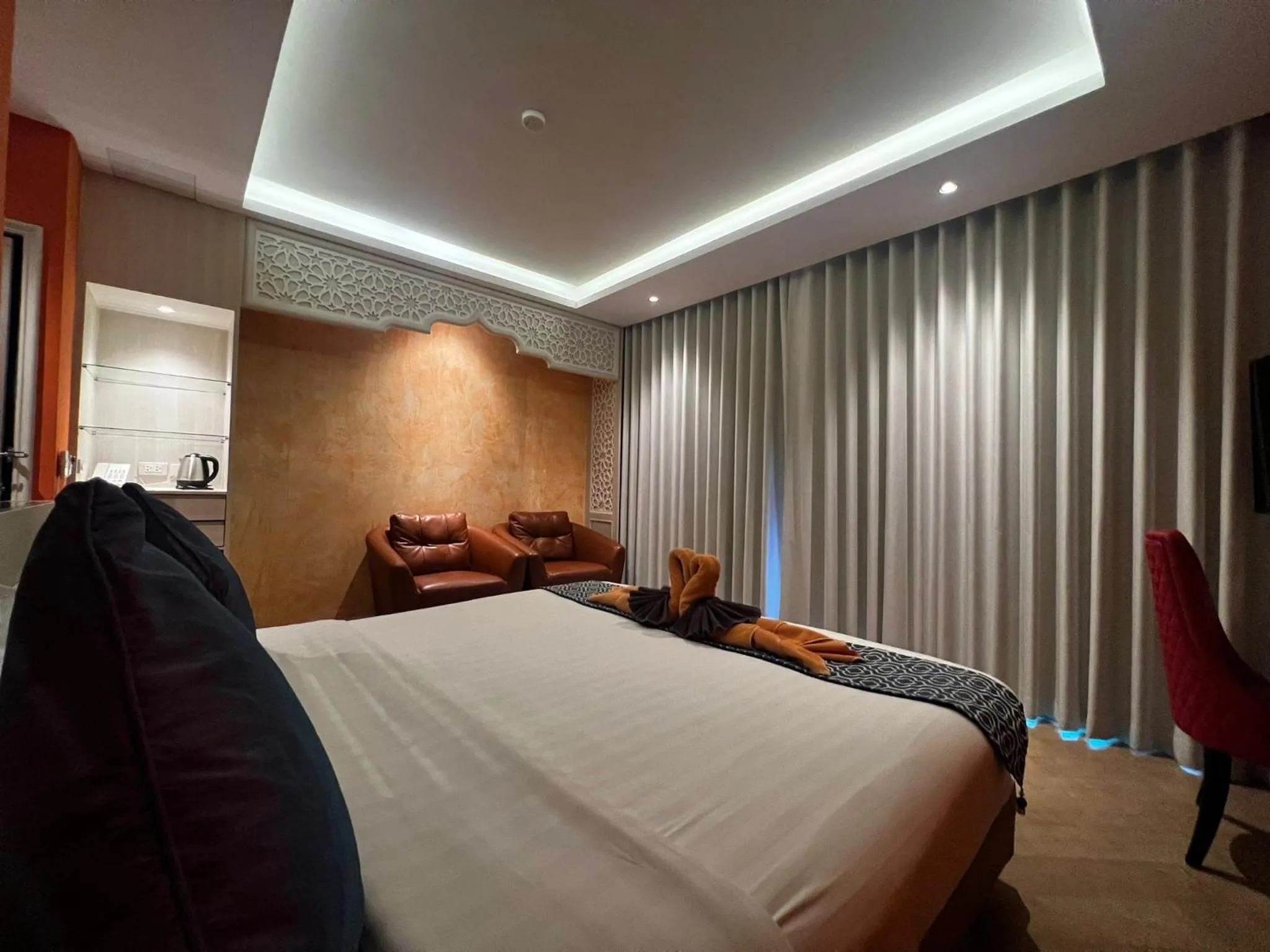 View (from property/room), Bed in Le Maroc Hotel Patong