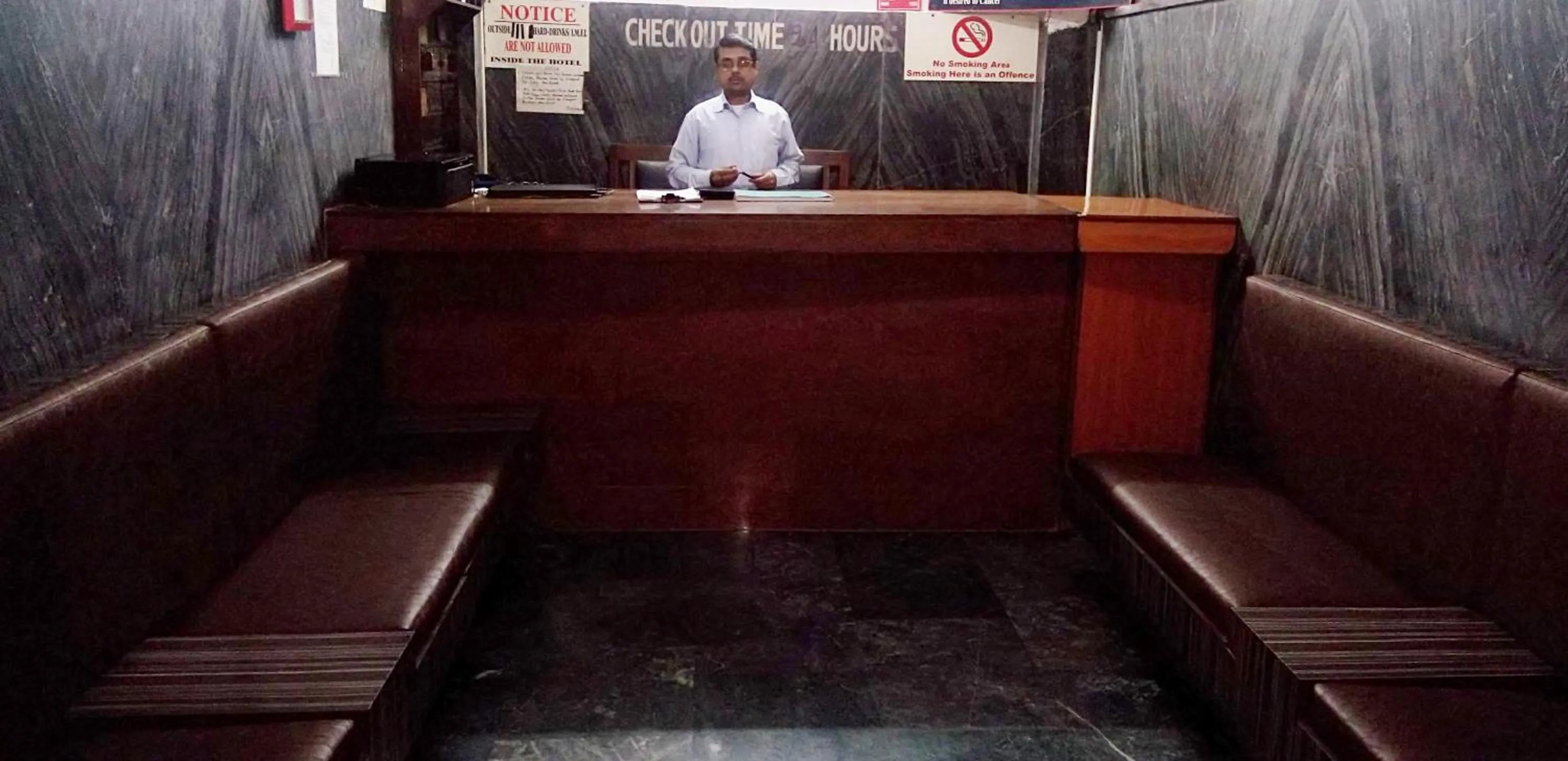 Text overlay in Hotel Prince