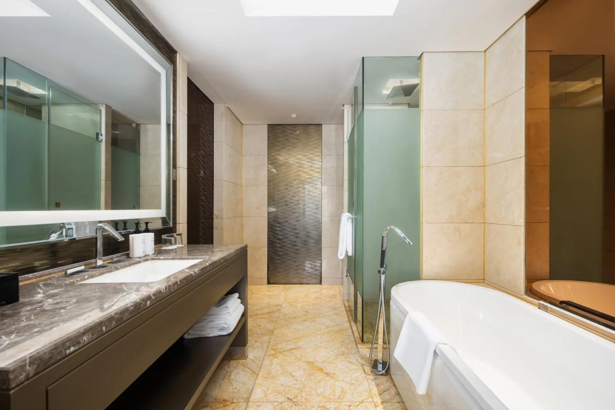 Photo of the whole room in Intercontinental Jinan City Center by IHG