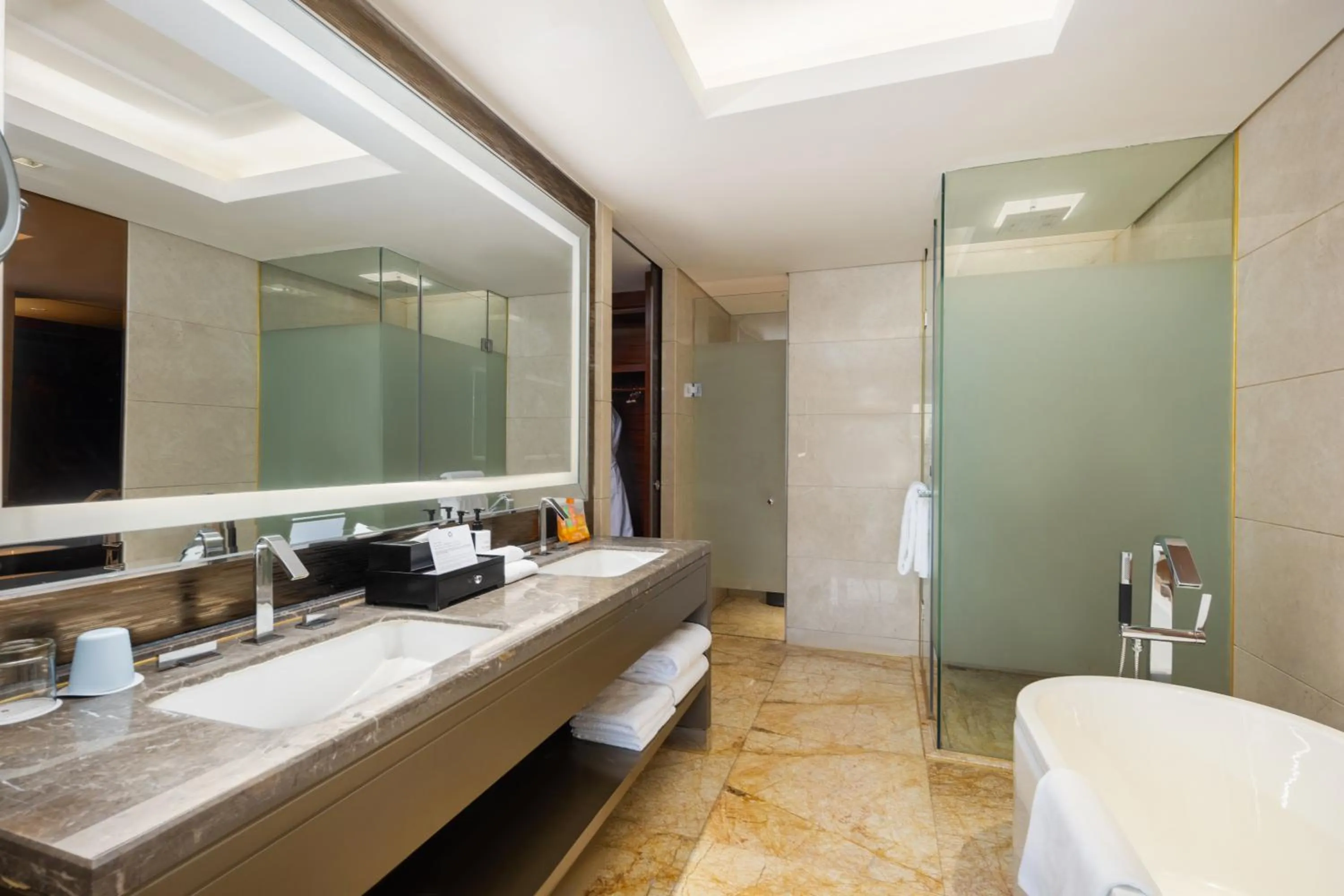 Toilet in Intercontinental Jinan City Center by IHG