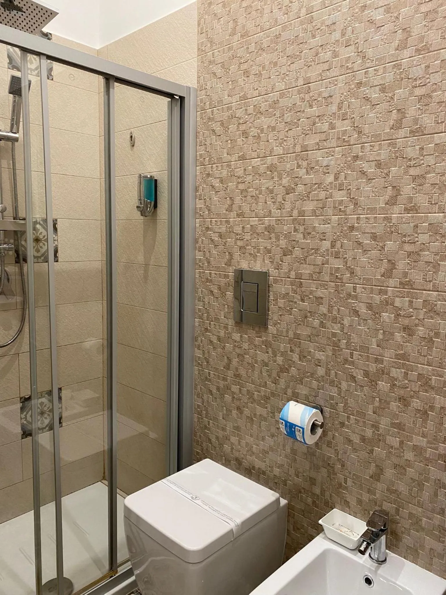 Shower in Toledo Point