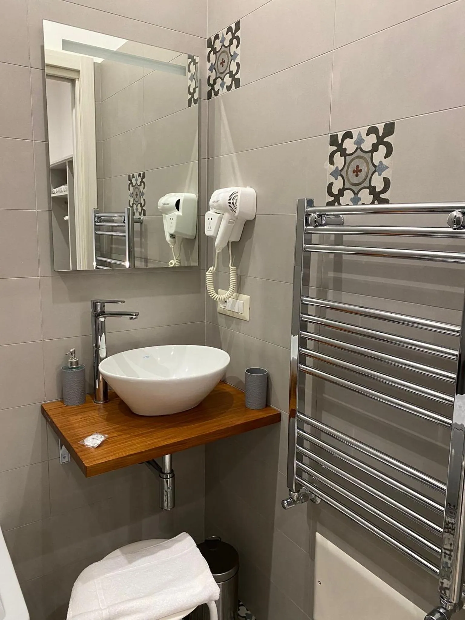 Shower in Toledo Point