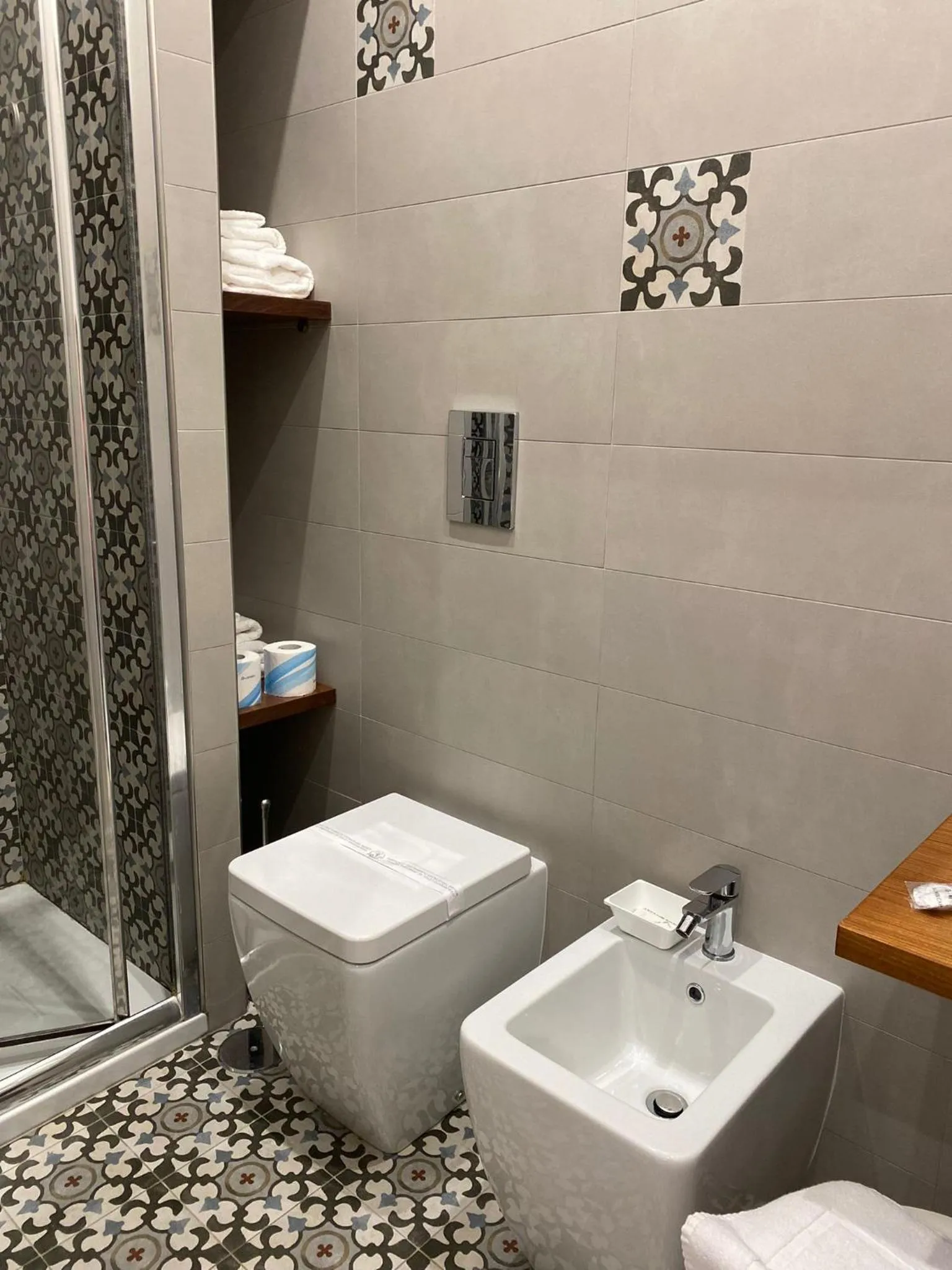 Shower in Toledo Point