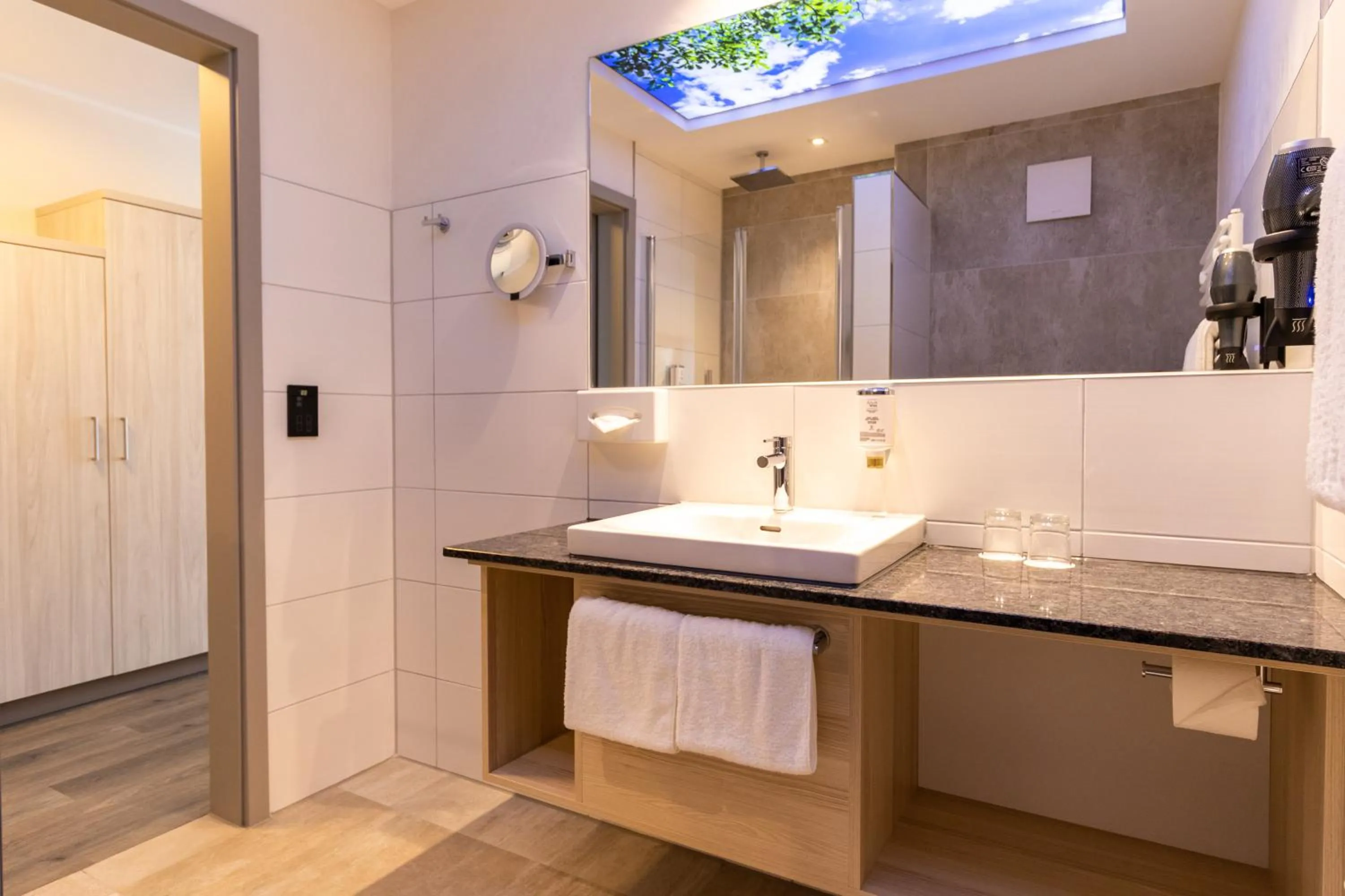 Bathroom in Hotel & Apartments Leugermann