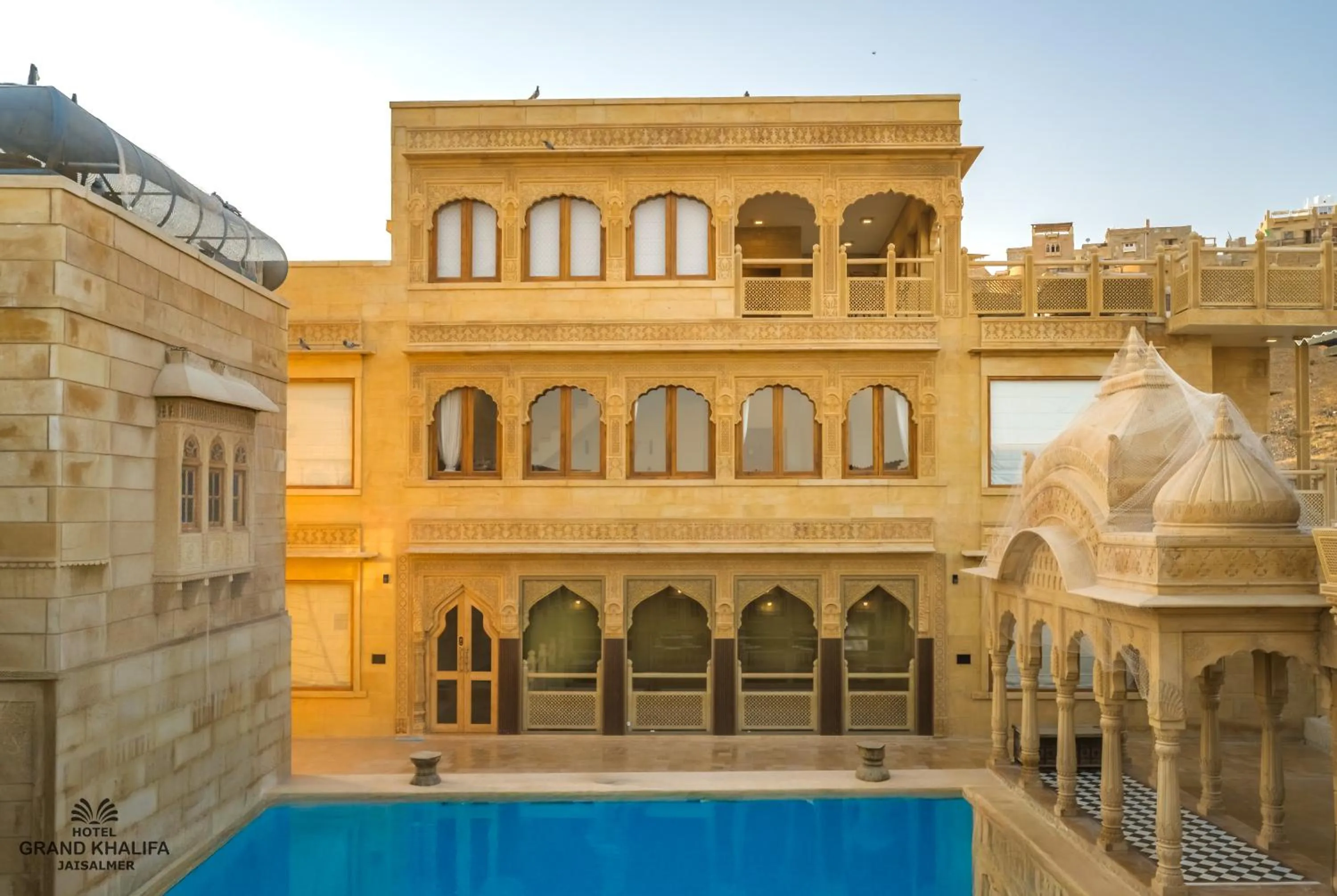 Swimming pool in Hotel Grand Khalifa