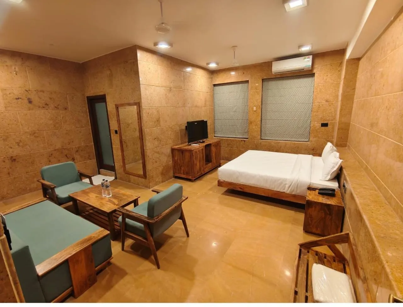 Bedroom, Bed in Hotel Grand Khalifa