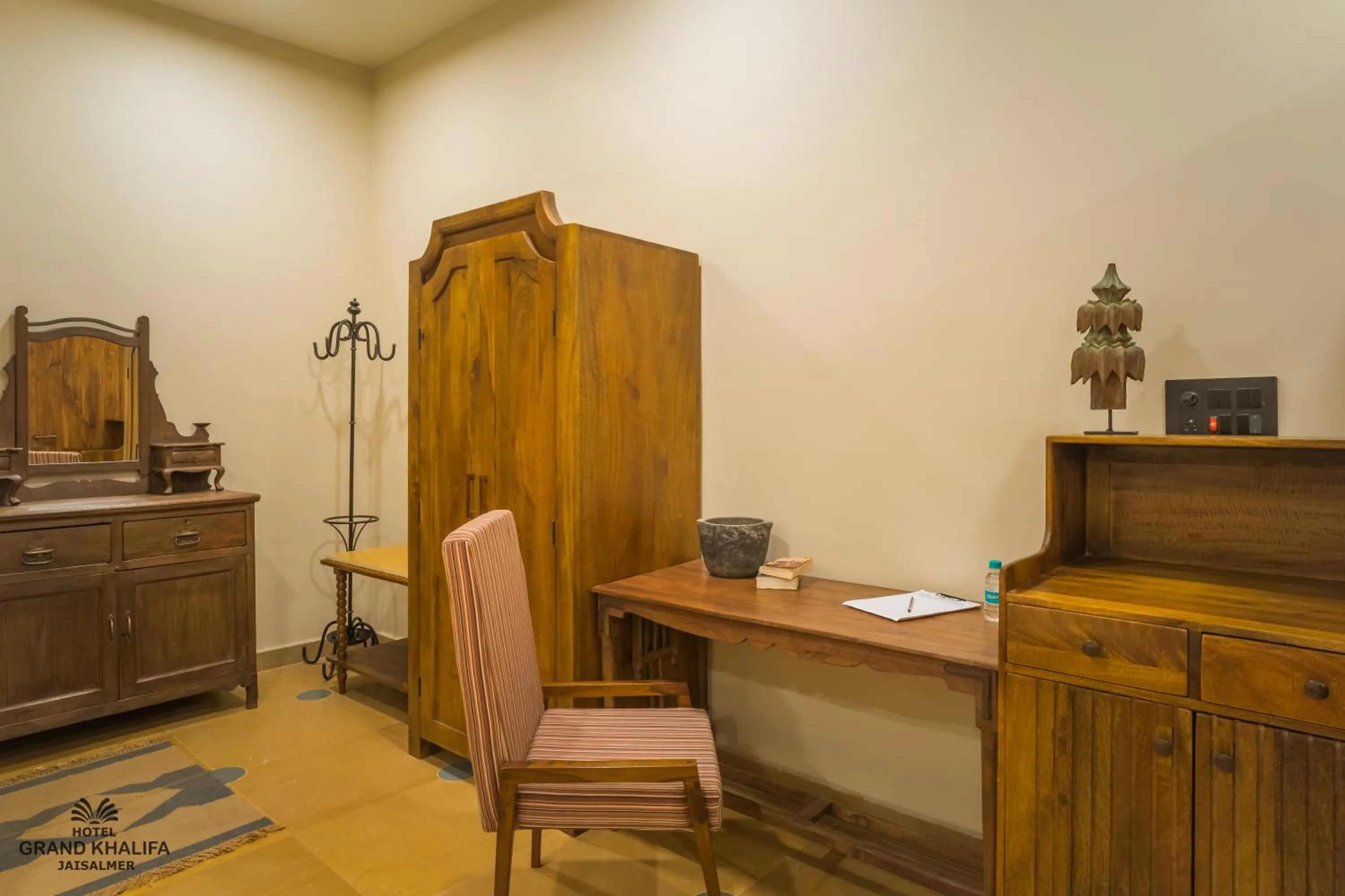 wardrobe in Hotel Grand Khalifa