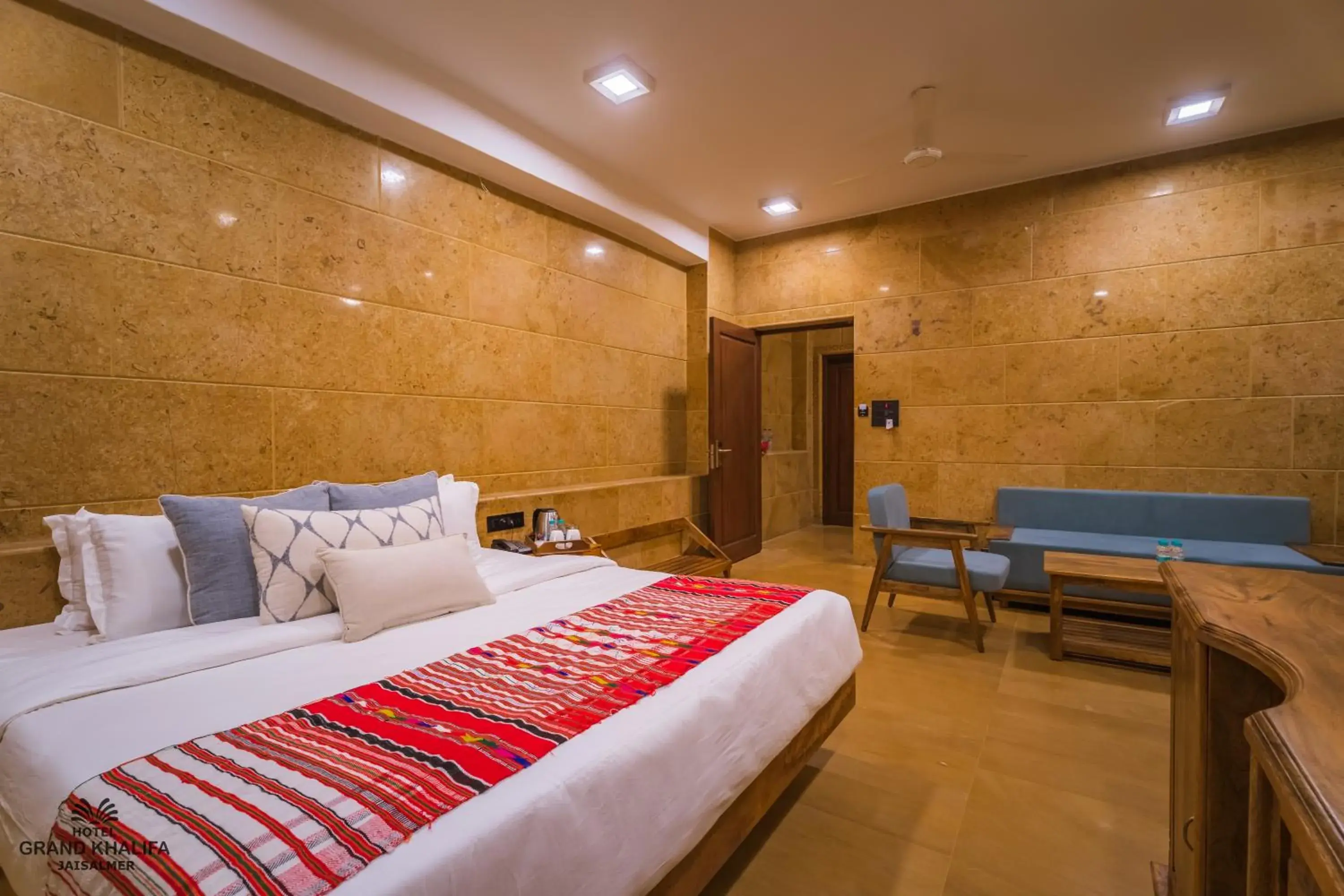 Deluxe Double Room in Hotel Grand Khalifa Deluxe Double Room in Hotel Grand Khalifa