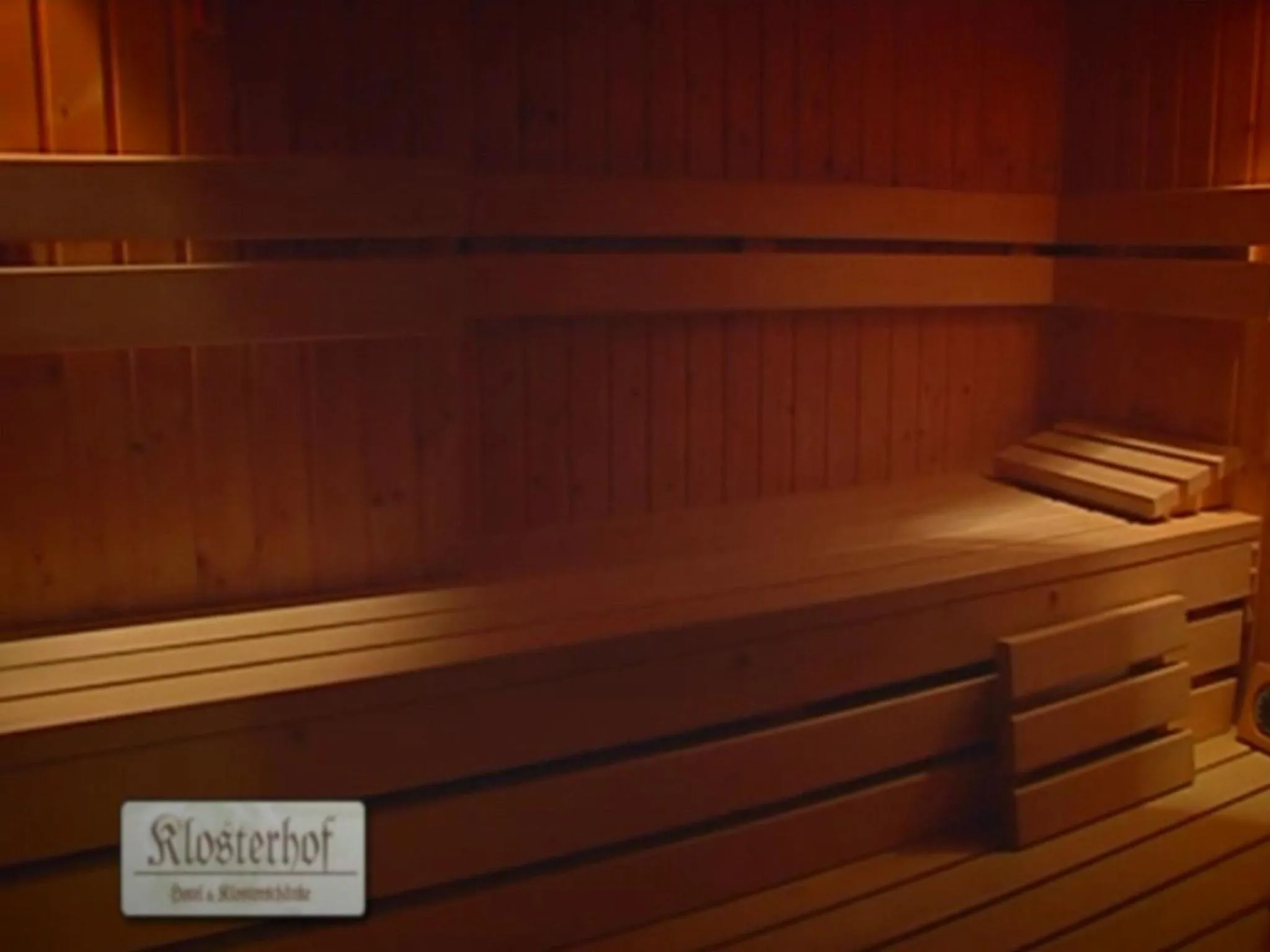 Text overlay in Hotel & Restaurant Klosterhof