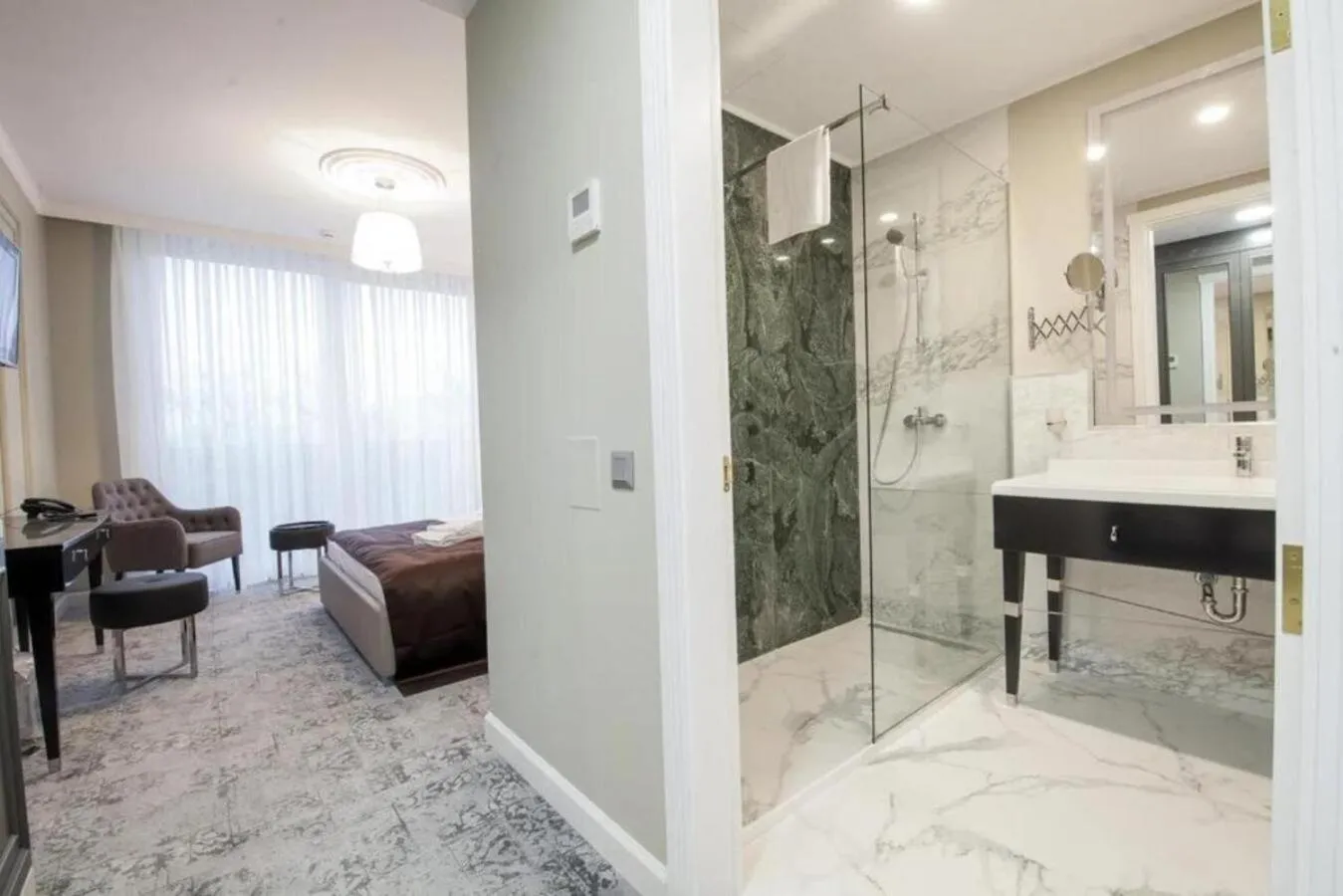 Shower in Time Hotel&SPA