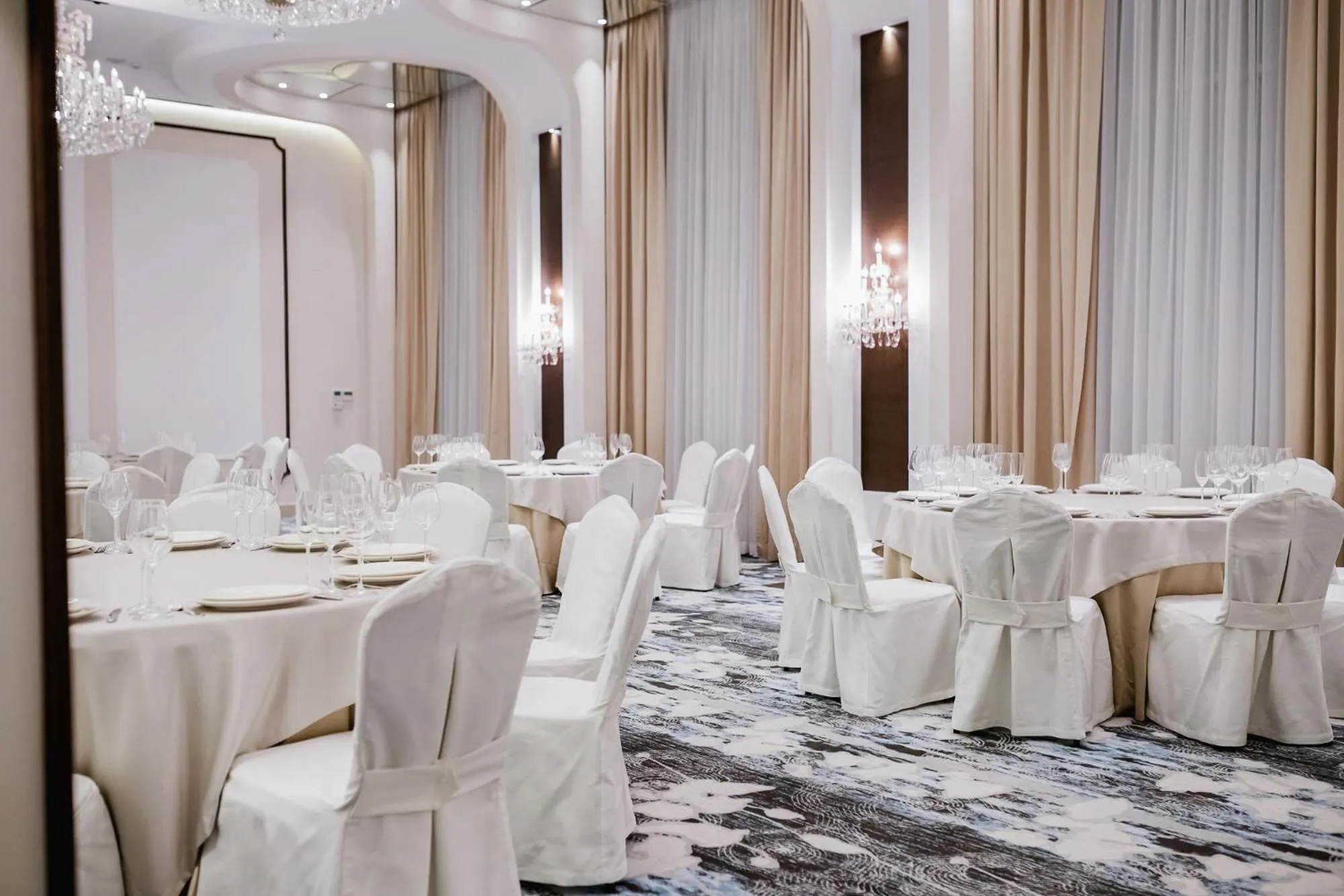 Restaurant/places to eat in Time Hotel&SPA