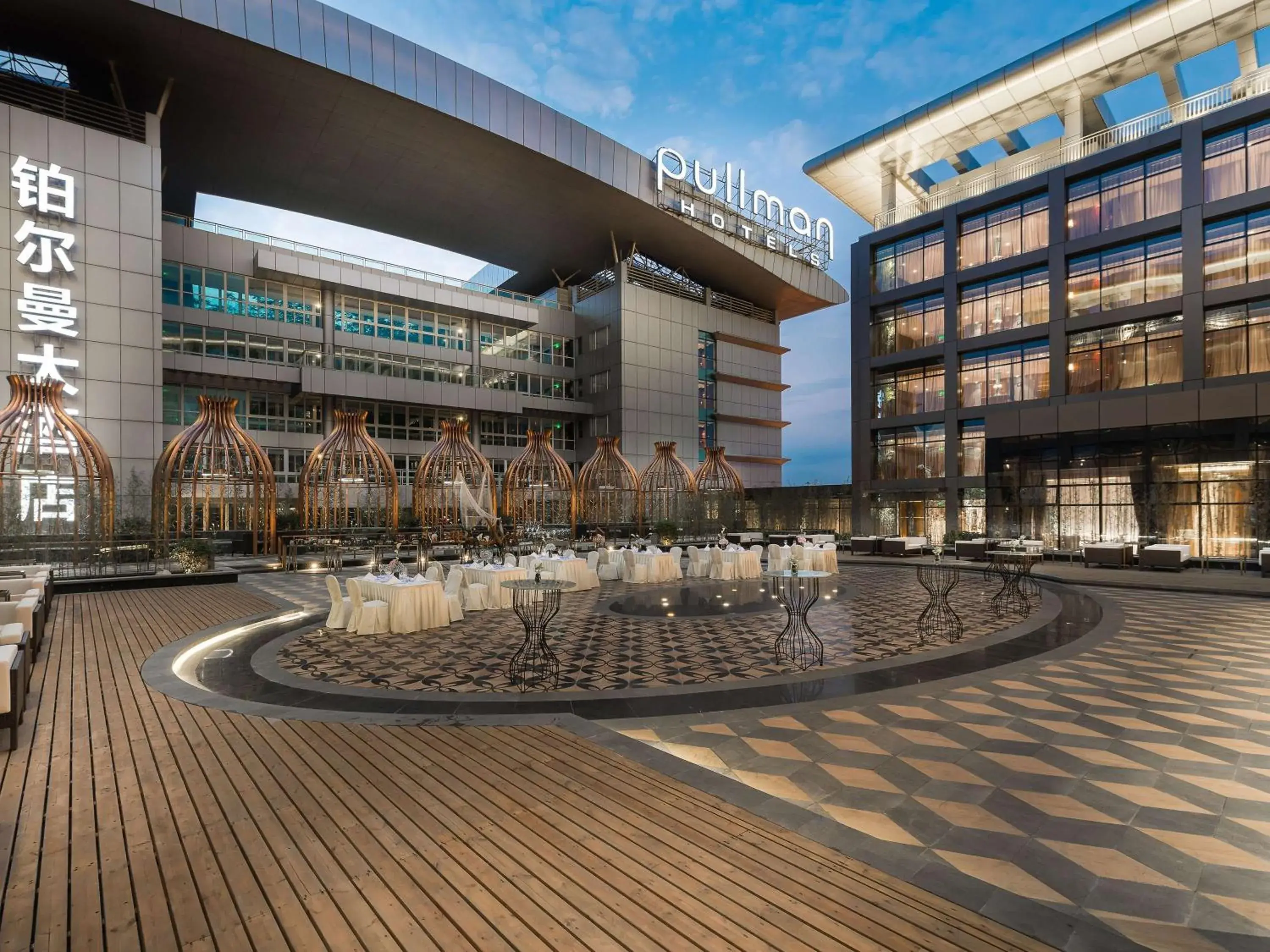 Property building in Pullman Guangzhou Baiyun Airport - Free Shuttle Bus & Official Registration Agency during Canton Fair Property building in Pullman Guangzhou Baiyun Airport - Free Shuttle Bus & Official Registration Agency during Canton Fair