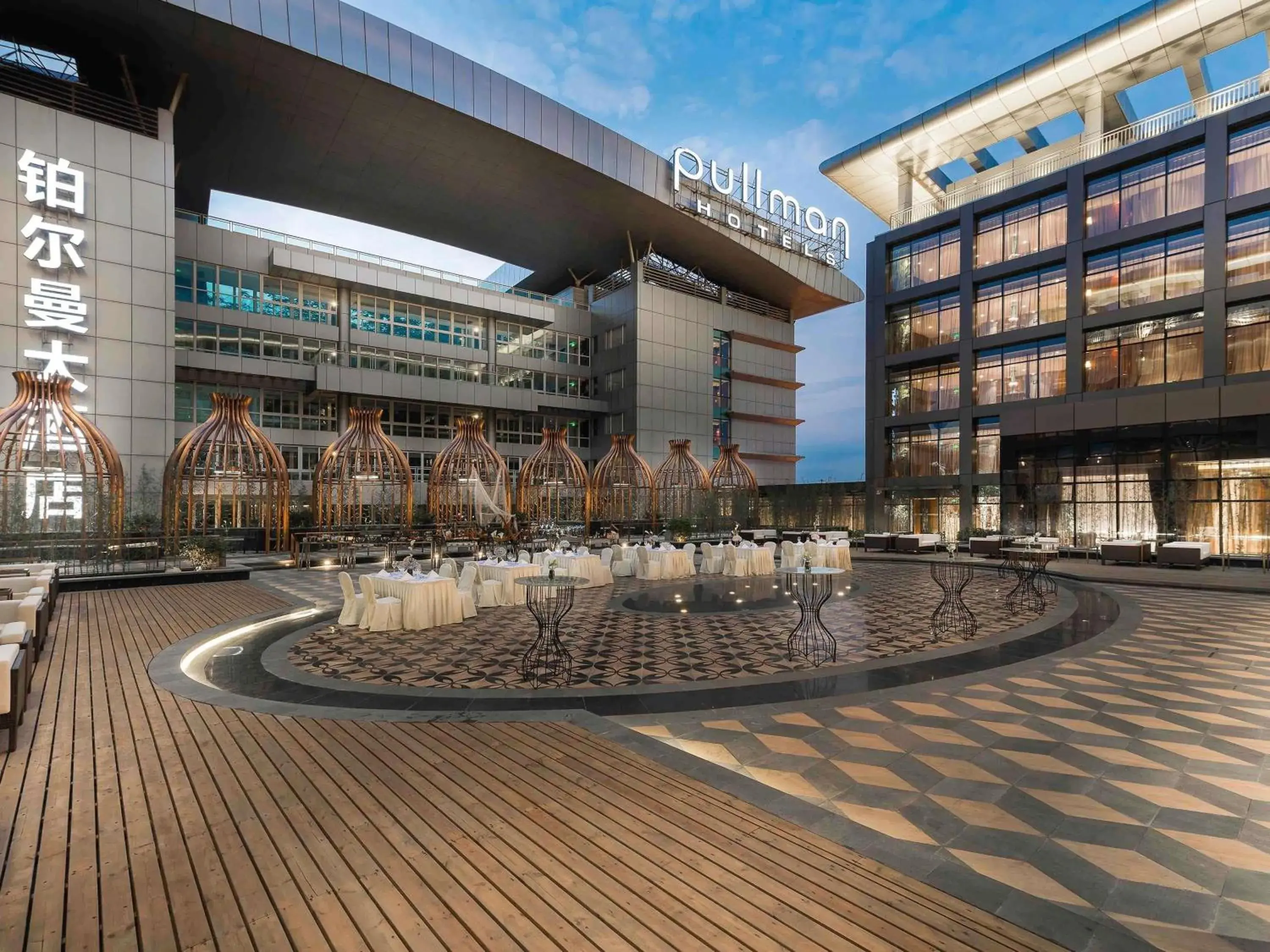 Property building in Pullman Guangzhou Baiyun Airport Property building in Pullman Guangzhou Baiyun Airport