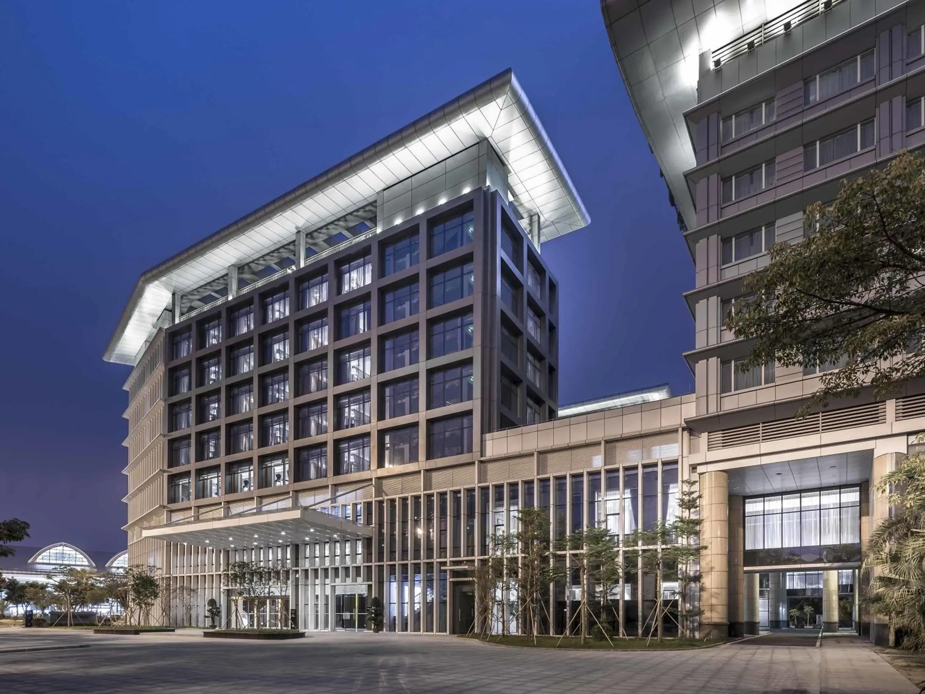 Property building in Pullman Guangzhou Baiyun Airport - Free Shuttle Bus & Official Registration Agency during Canton Fair Property building in Pullman Guangzhou Baiyun Airport - Free Shuttle Bus & Official Registration Agency during Canton Fair