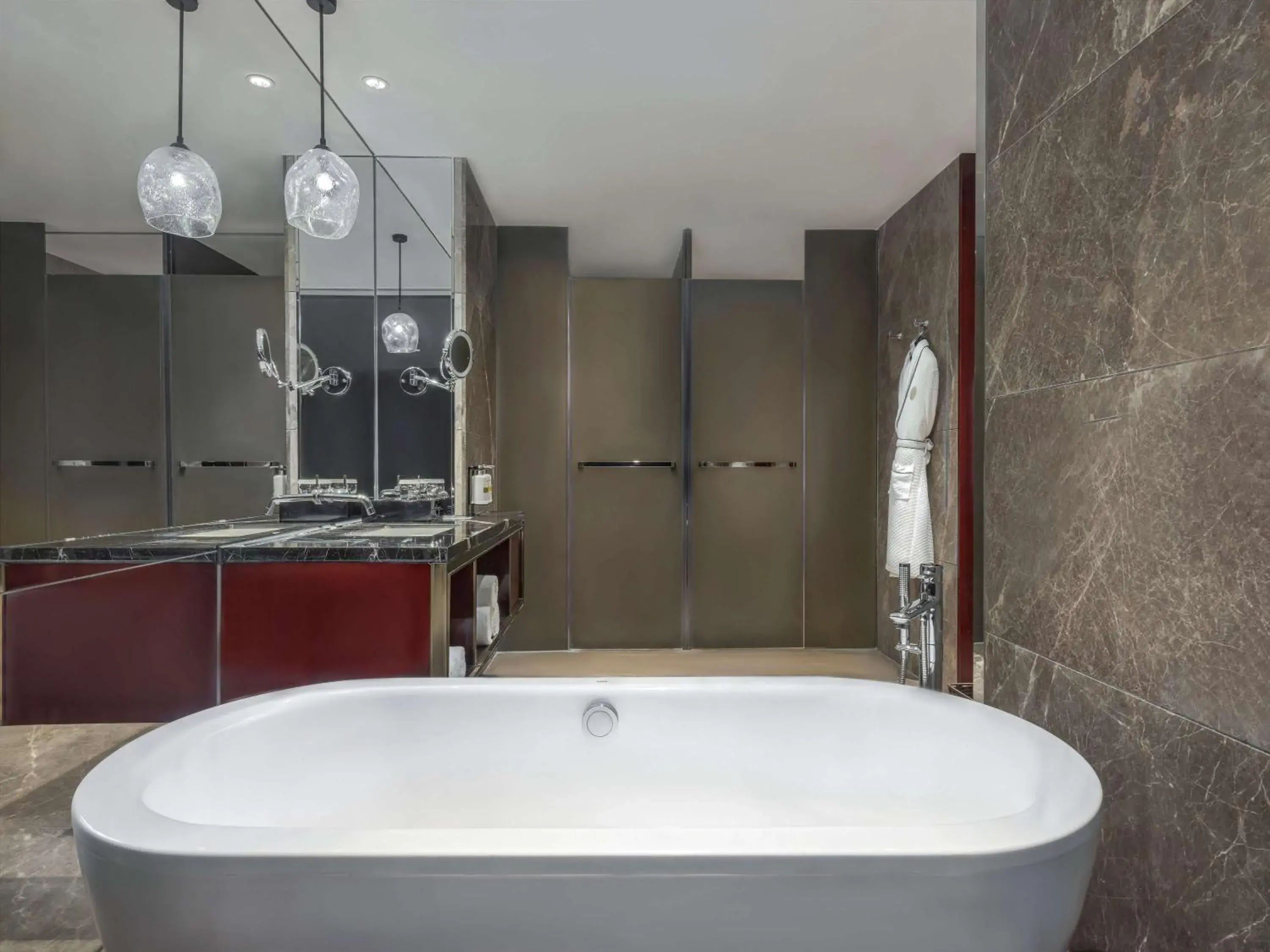 Bathroom in Pullman Guangzhou Baiyun Airport - Free Shuttle Bus & Official Registration Agency during Canton Fair Bathroom in Pullman Guangzhou Baiyun Airport - Free Shuttle Bus & Official Registration Agency during Canton Fair