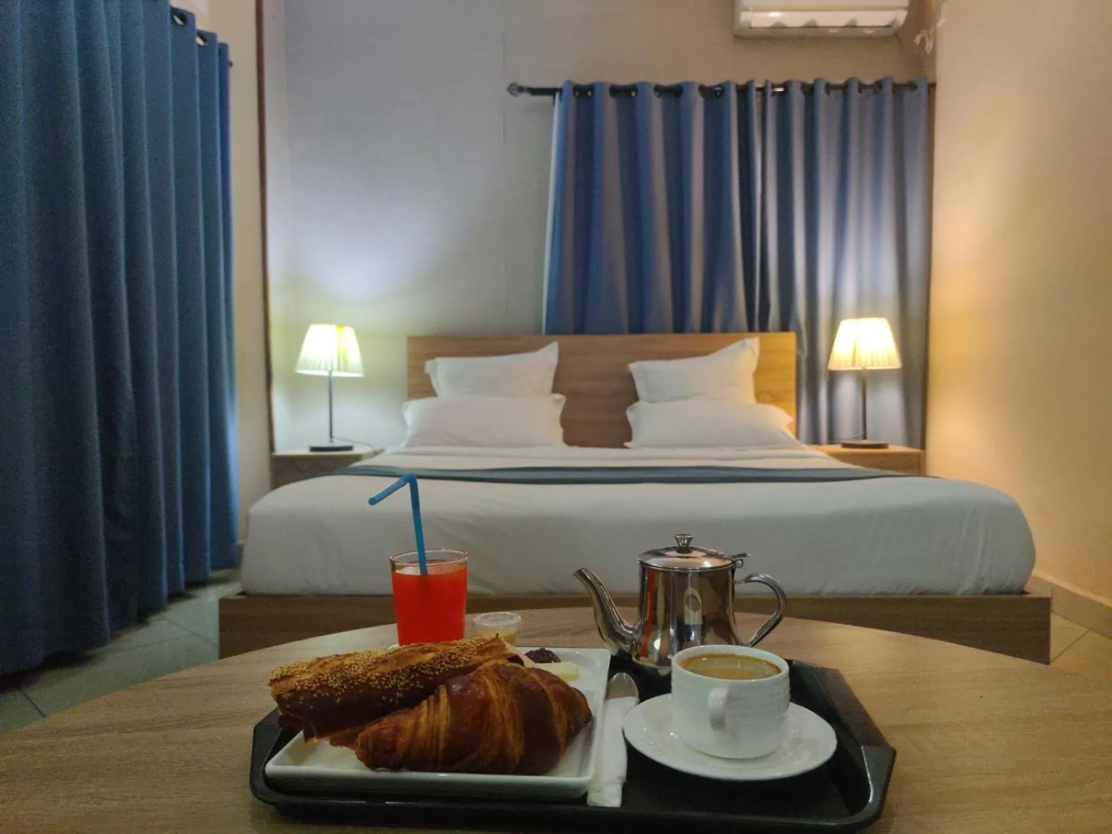 Breakfast, Bed in Downtown Hotel