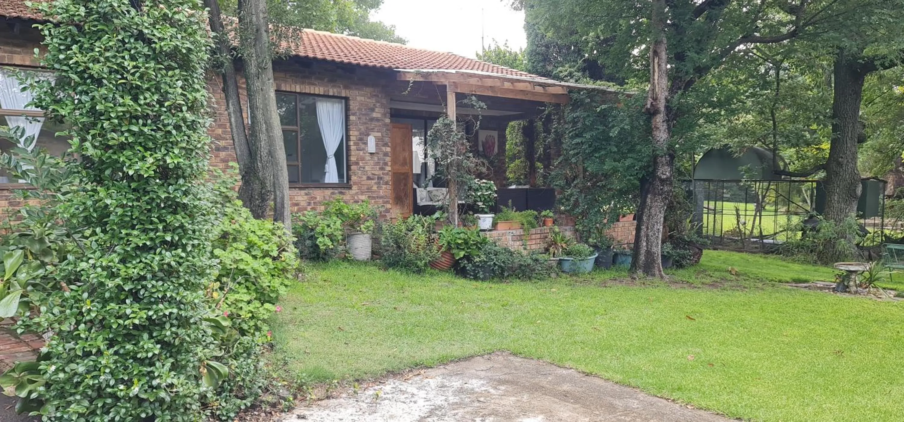 Two-Bedroom Apartment in Waybury Cottage - a cozy home from home !