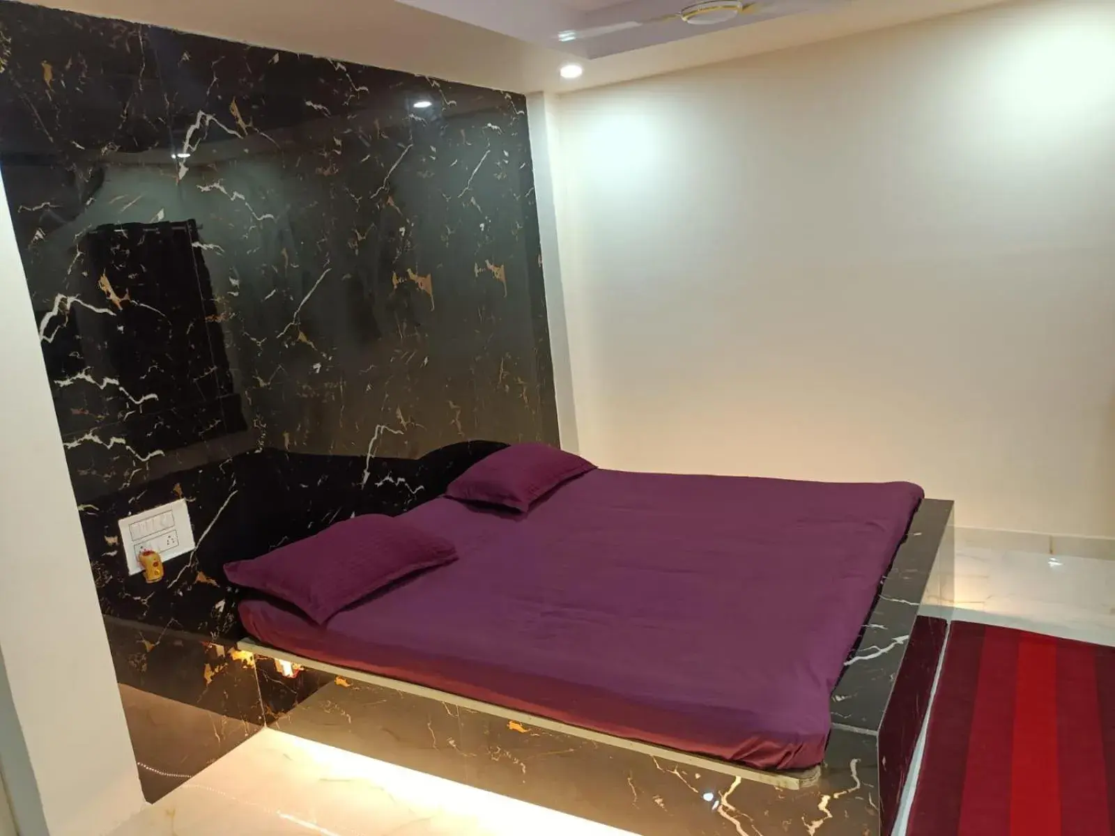 Bedroom, Bed in Hotel HCB (Hemo Chandra Bhawan) Bedroom, Bed in Hotel HCB (Hemo Chandra Bhawan)