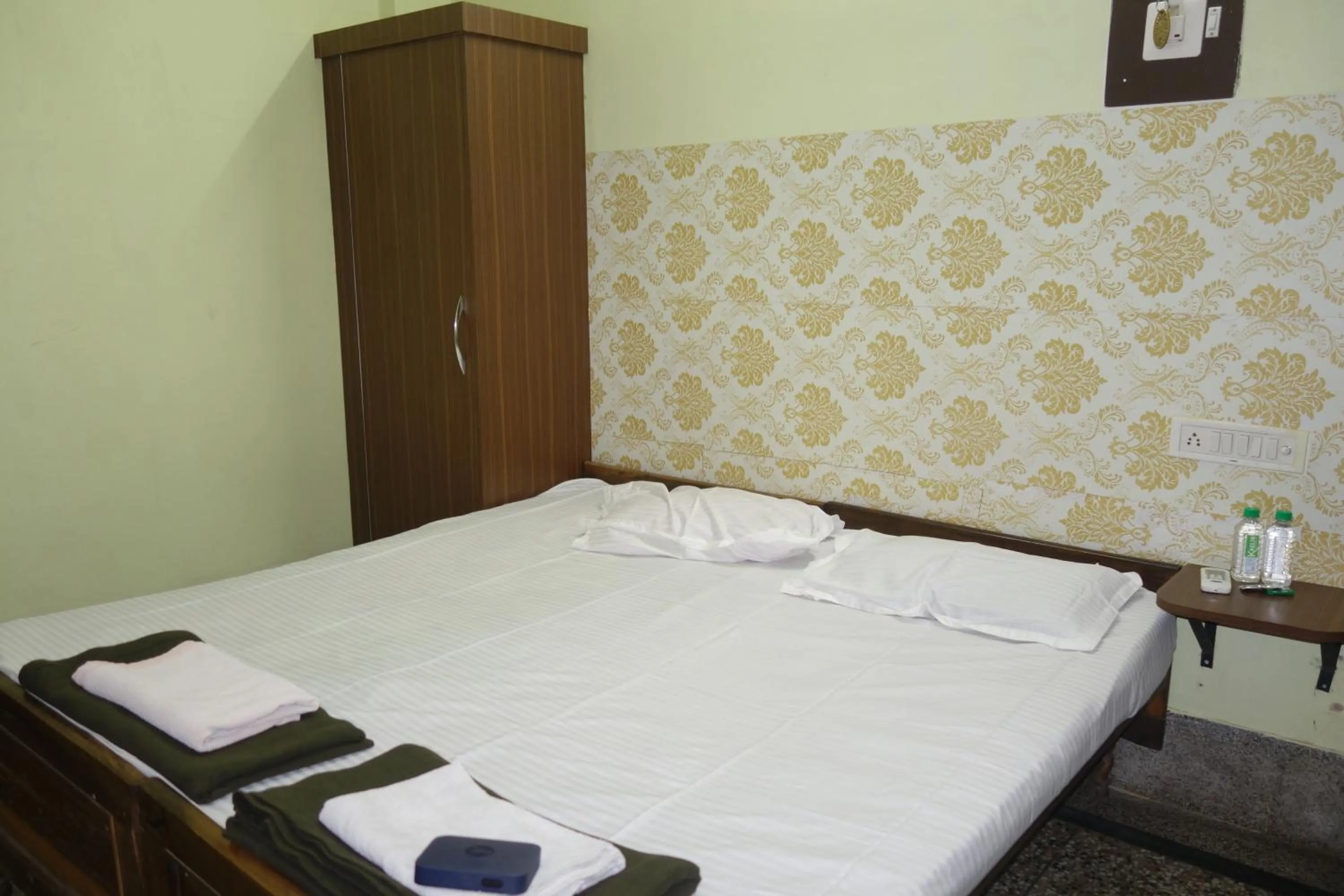 Bedroom, Bed in Hotel HCB (Hemo Chandra Bhawan)