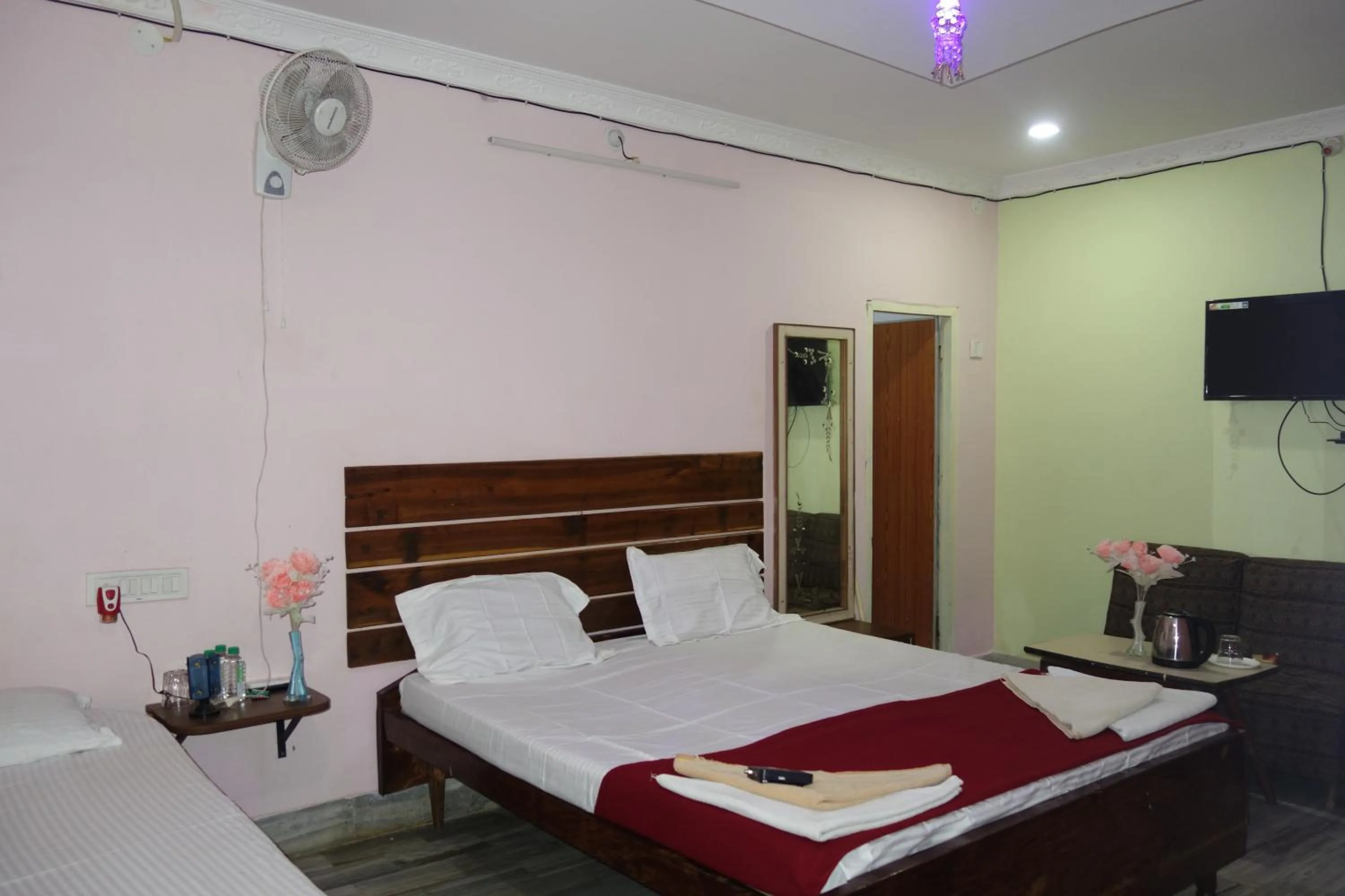 Bedroom, Bed in Hotel HCB (Hemo Chandra Bhawan)
