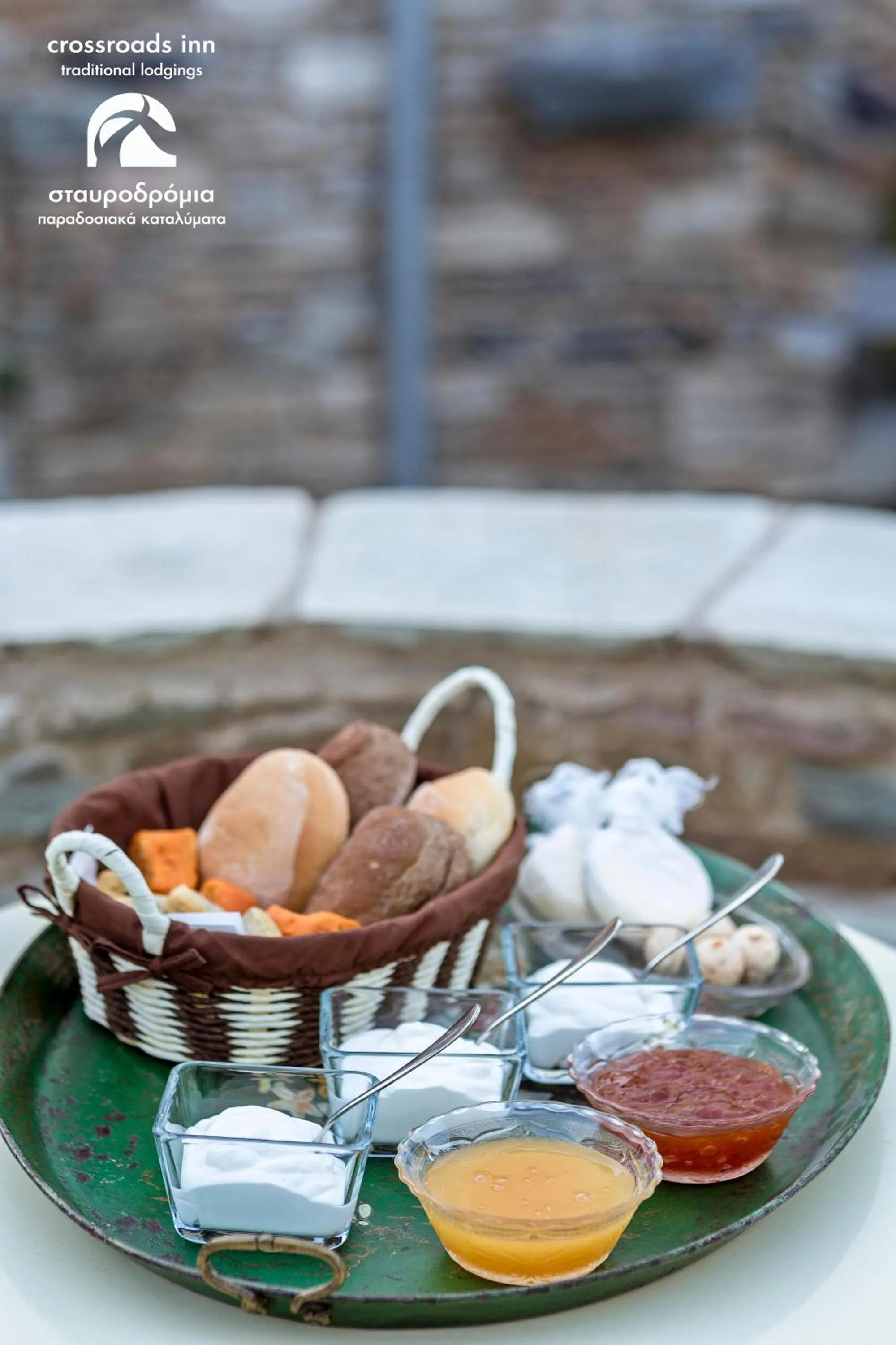 Food and drinks in Crossroads Inn Traditional Lodging