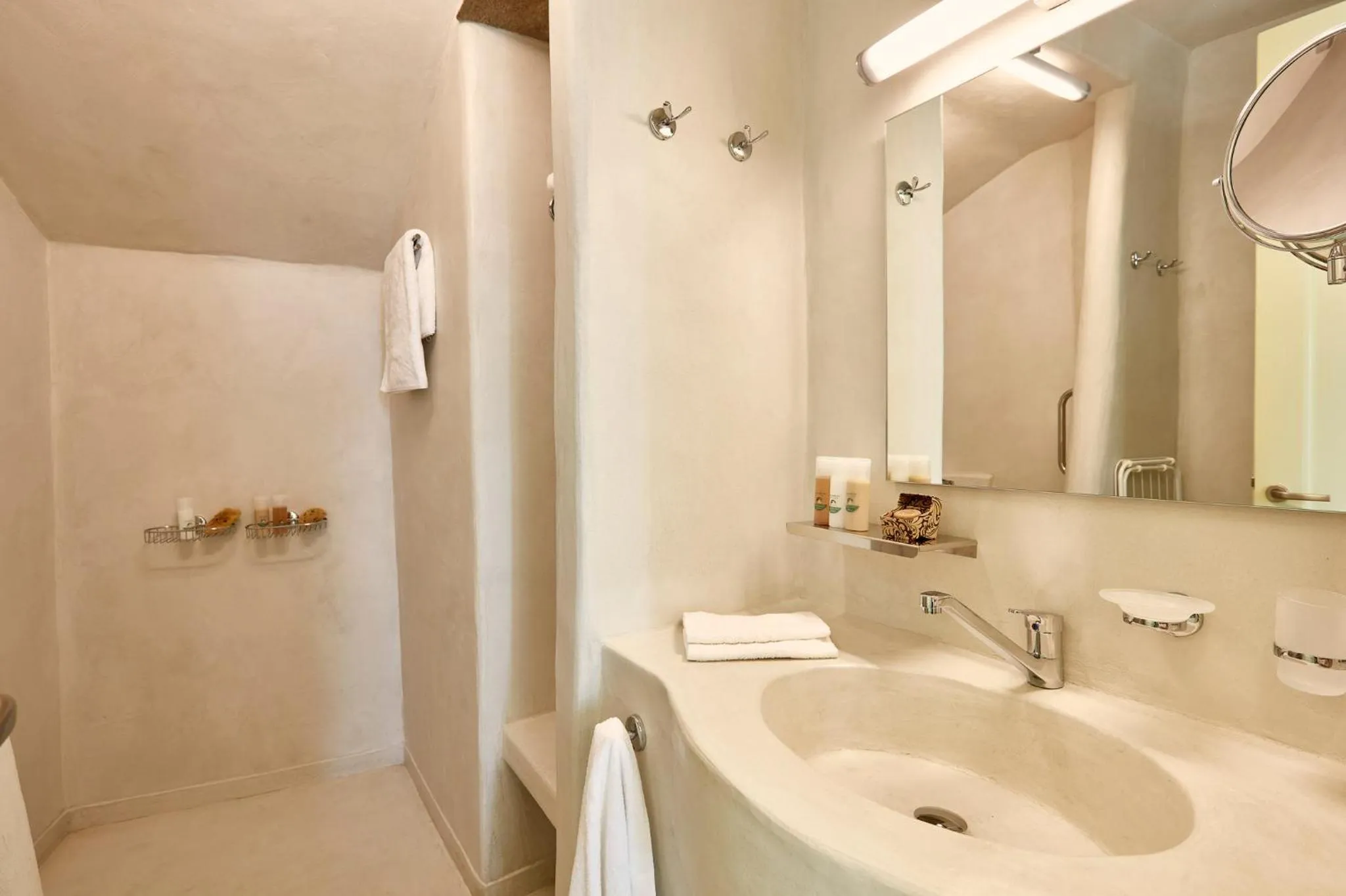 Toilet in Crossroads Inn Traditional Lodging