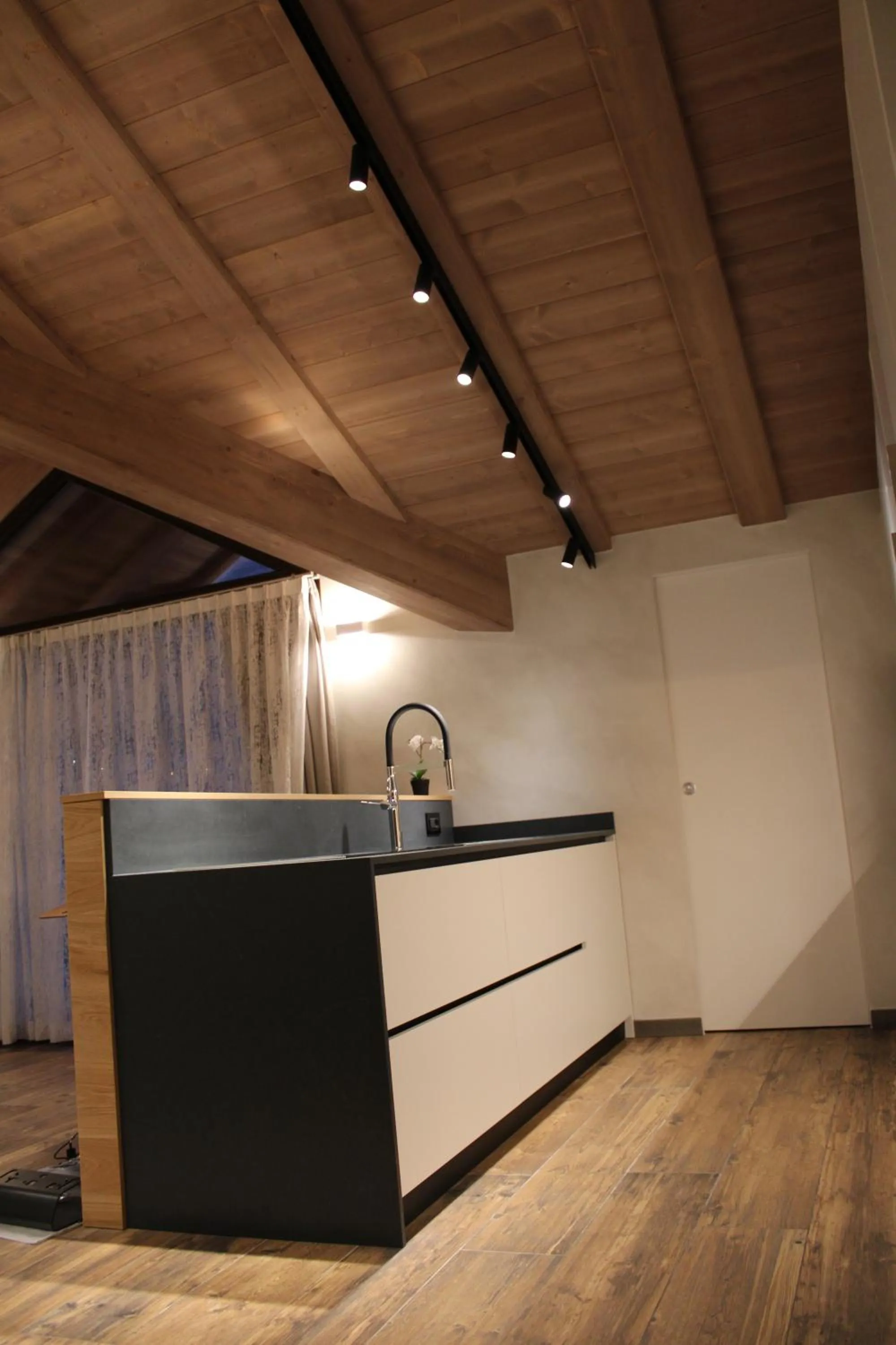 Kitchen or kitchenette in Appartamento Suite centro Livigno 4S - Sabrina