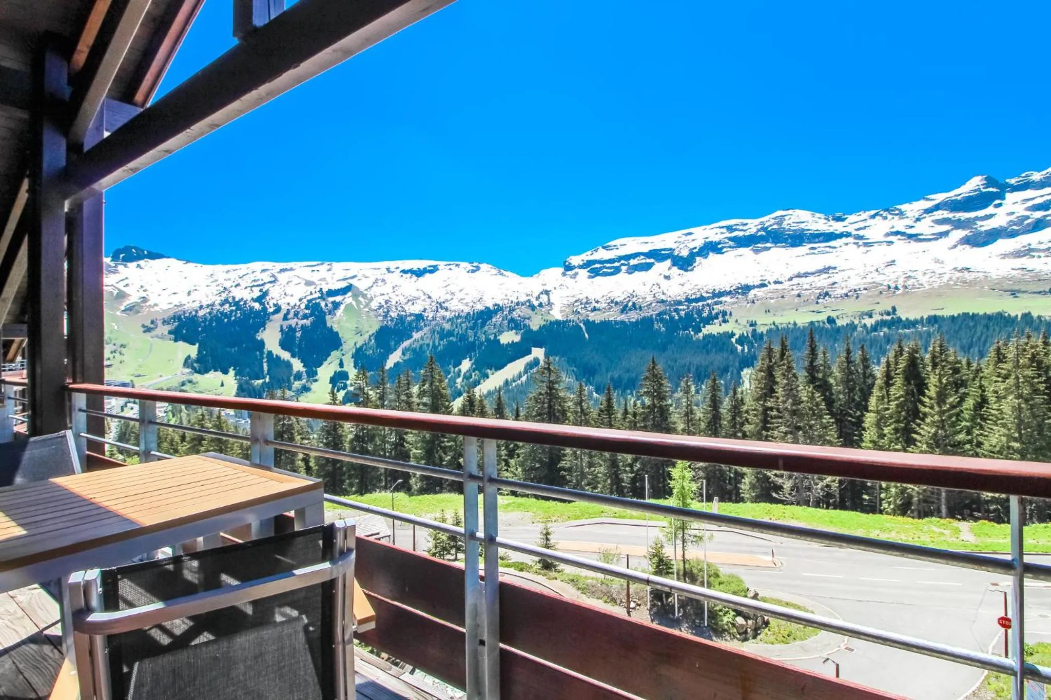Private penthouse 2-bed Apartment, ski in and out in 5* Flaine Residence
