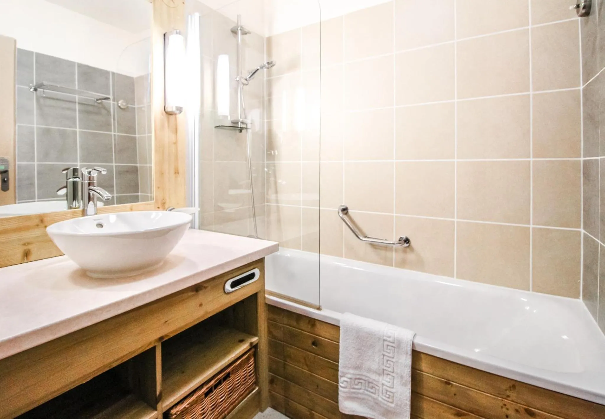 Private penthouse 2-bed Apartment, ski in and out in 5* Flaine Residence