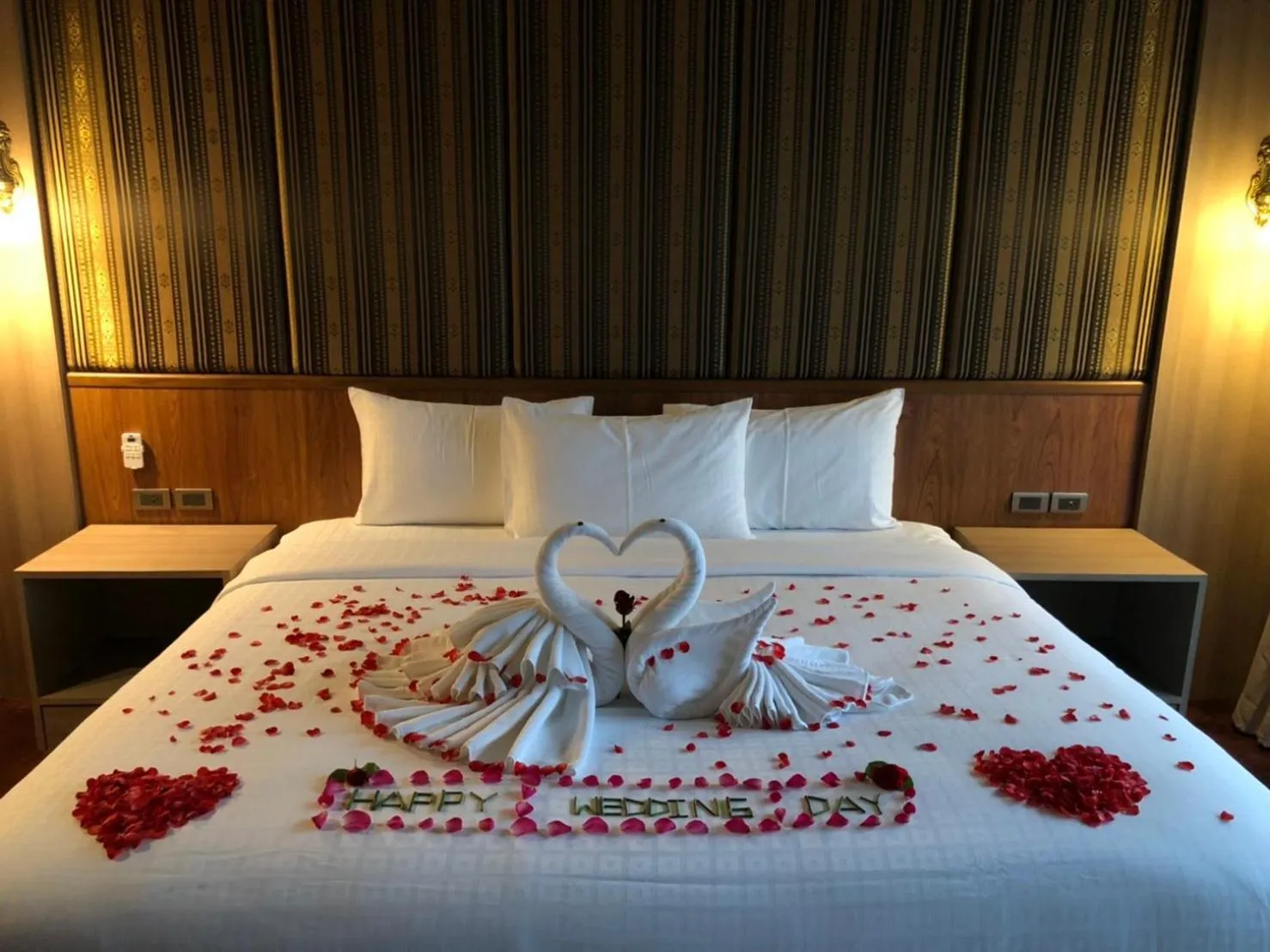 Bed in Le Erawan Phang Nga Hotel