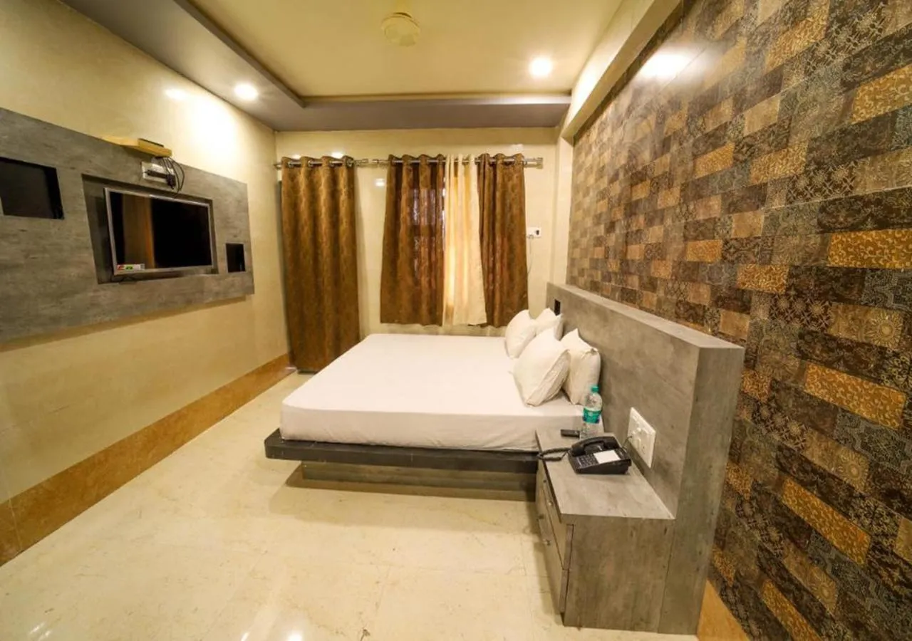 Bedroom, Bed in Hotel Sundaram 5 Minutes Distance from Dargah