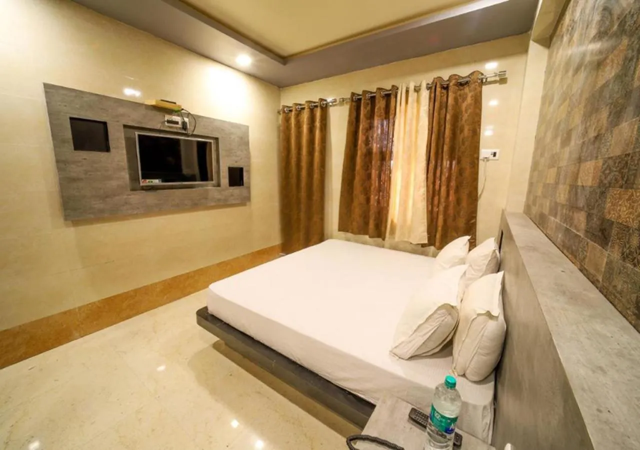 Bed in Hotel Sundaram 5 Minutes Distance from Dargah