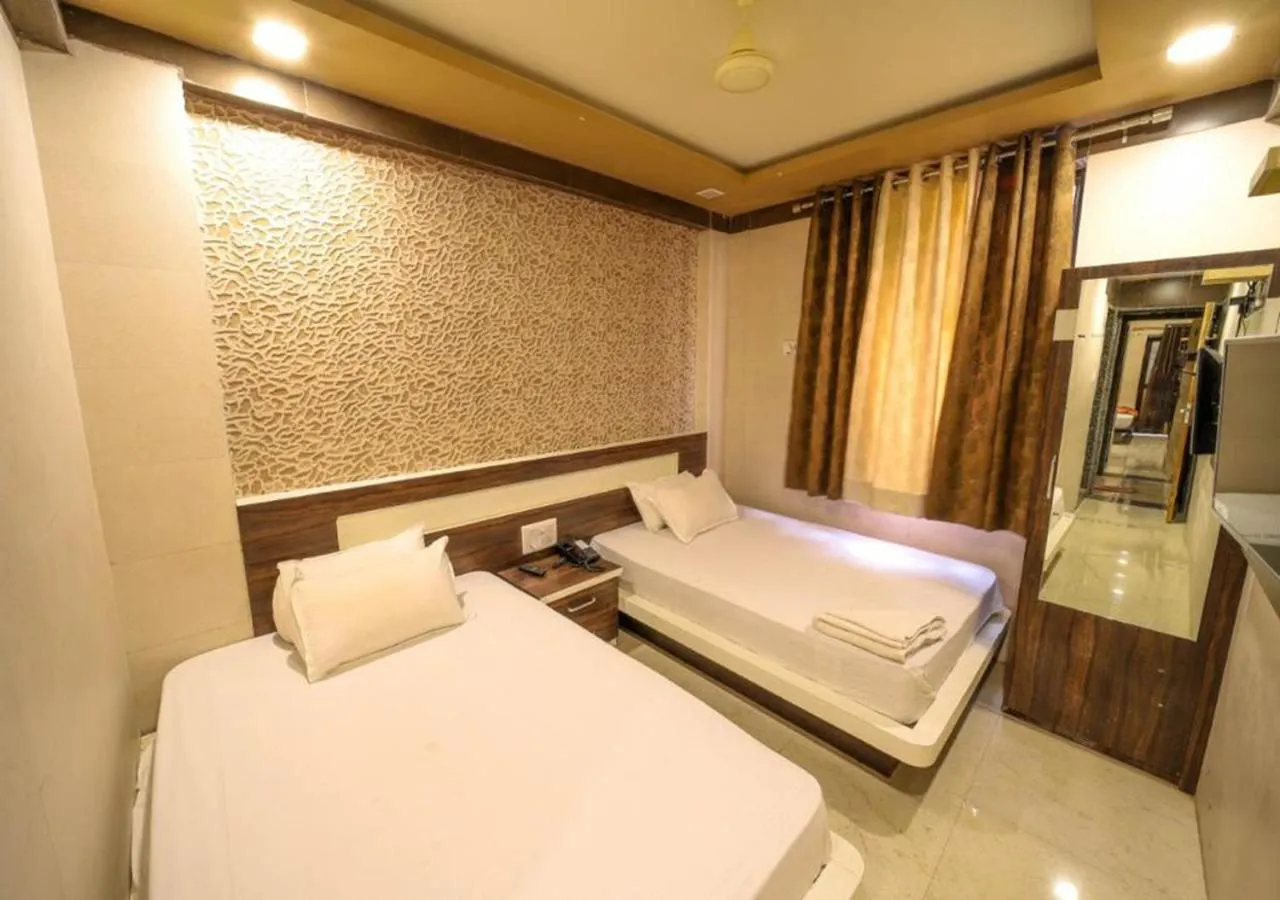 Bed in Hotel Sundaram 5 Minutes Distance from Dargah