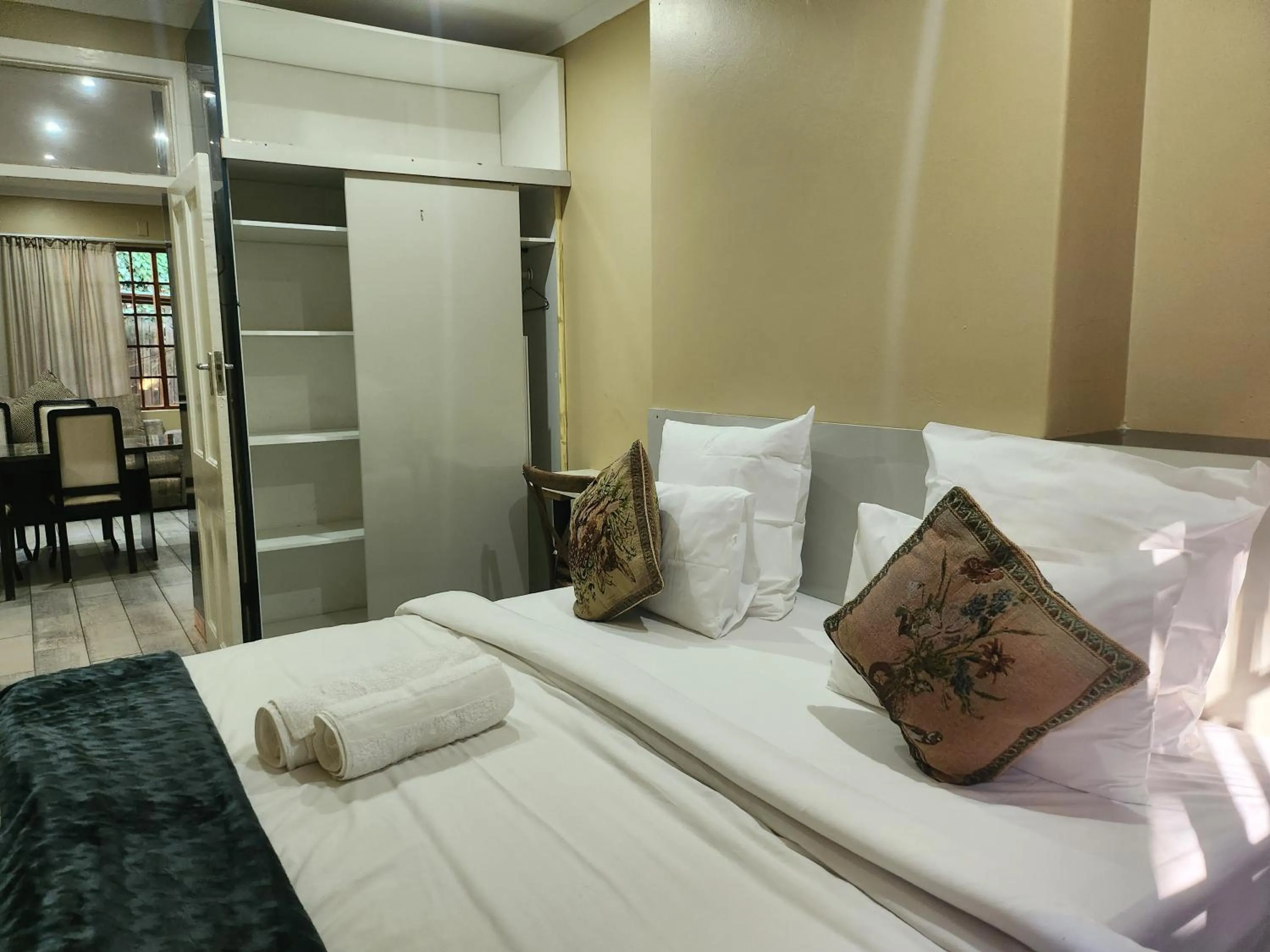 Bed in Gem of Manor drive