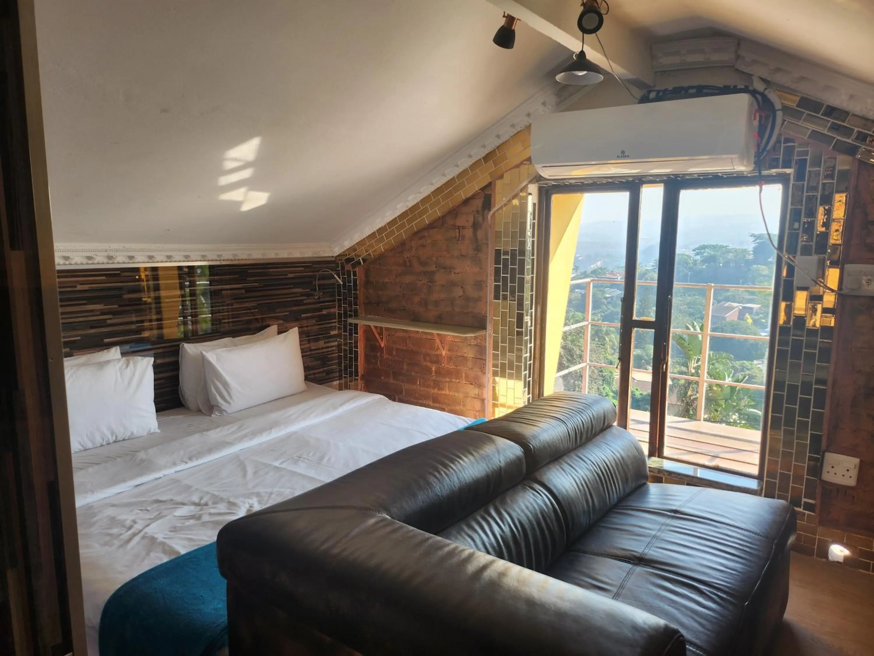 Bed in Gem of Manor drive