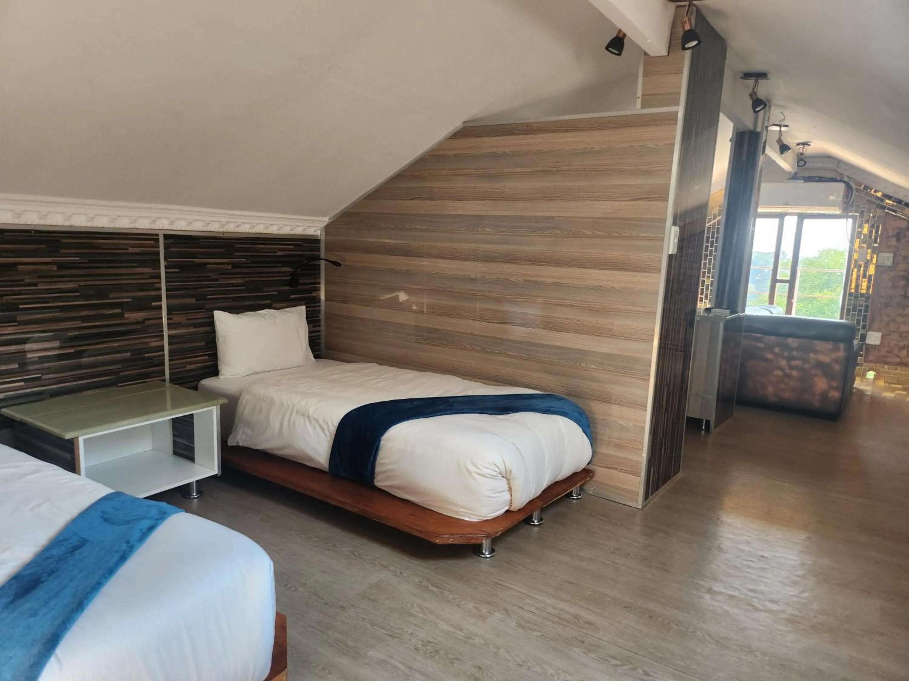 Bed in Gem of Manor drive