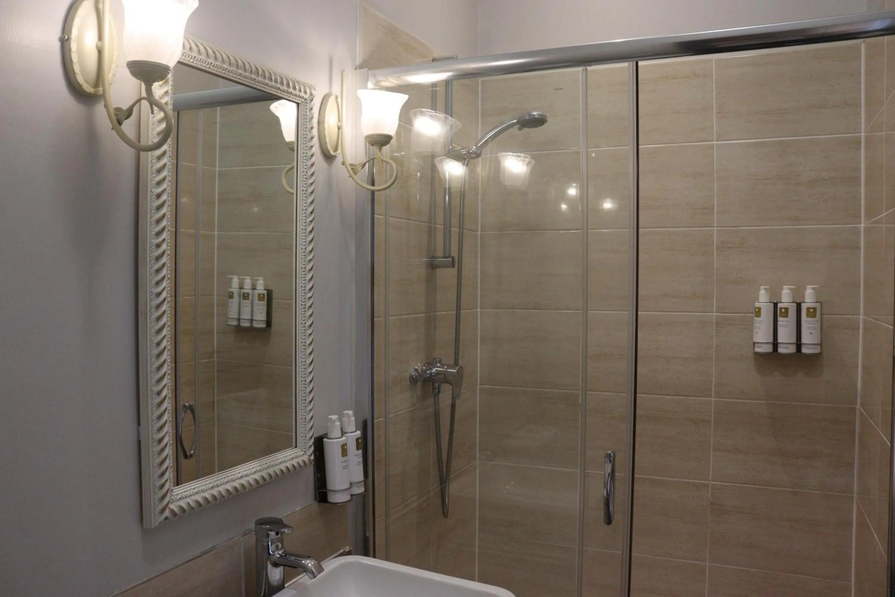 Bed in The Gateway Hotel