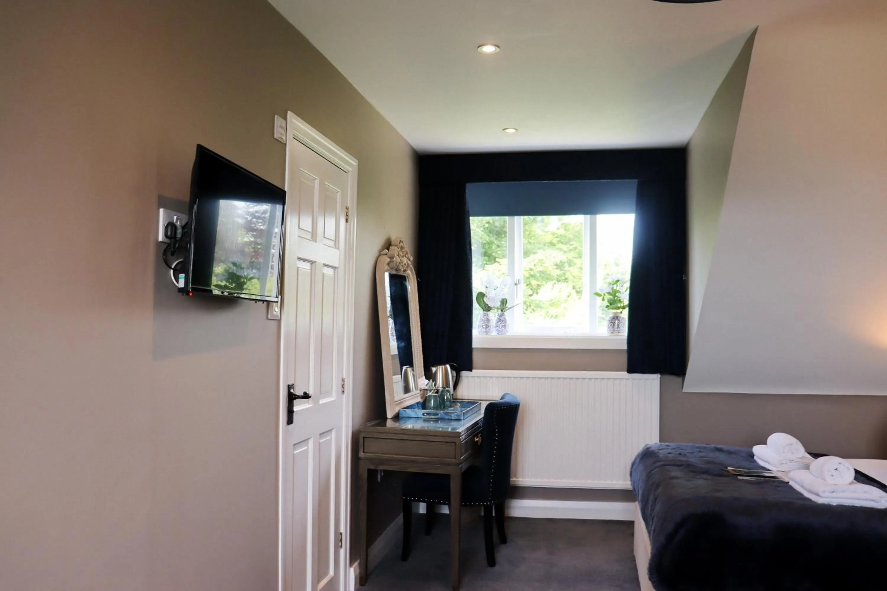 Bed in The Gateway Hotel