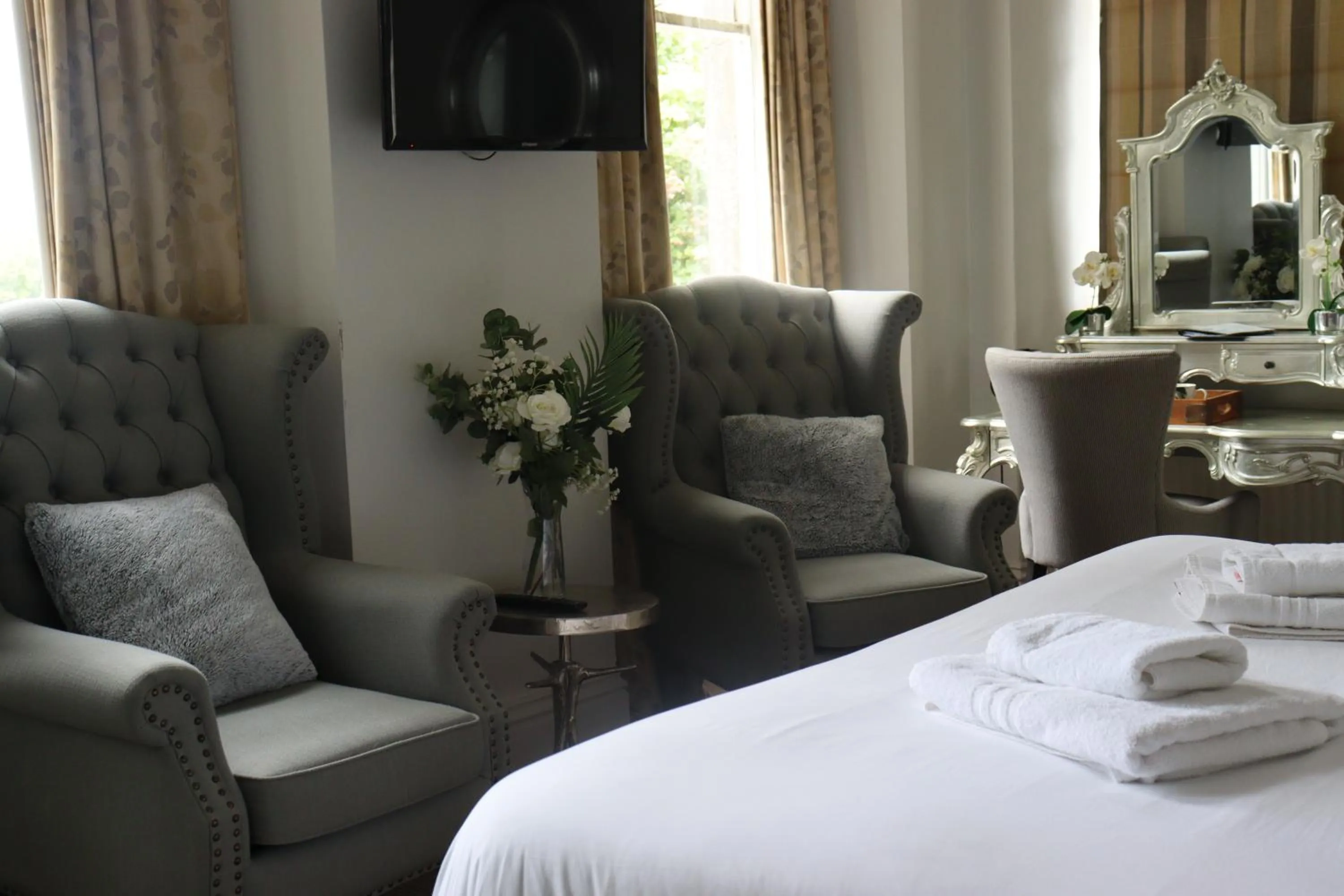 Bed in The Gateway Hotel