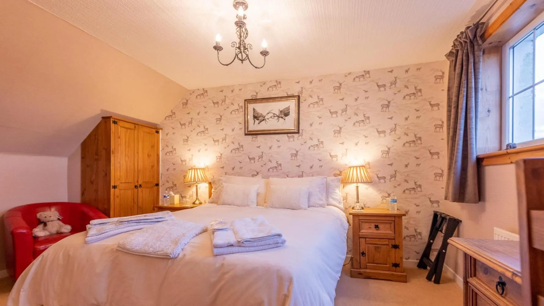 Shower, Bed in Benview Bed and Breakfast & Luxury Lodge, Isle of North Uist