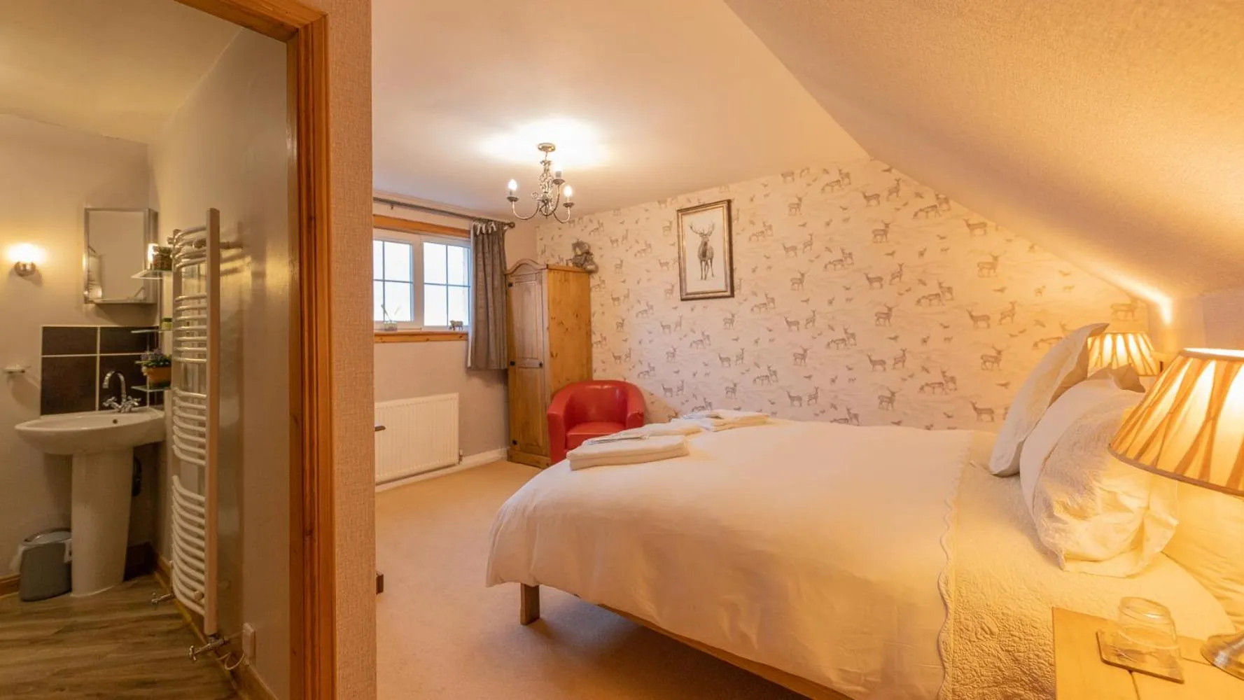 Shower, Bed in Benview Bed and Breakfast & Luxury Lodge, Isle of North Uist