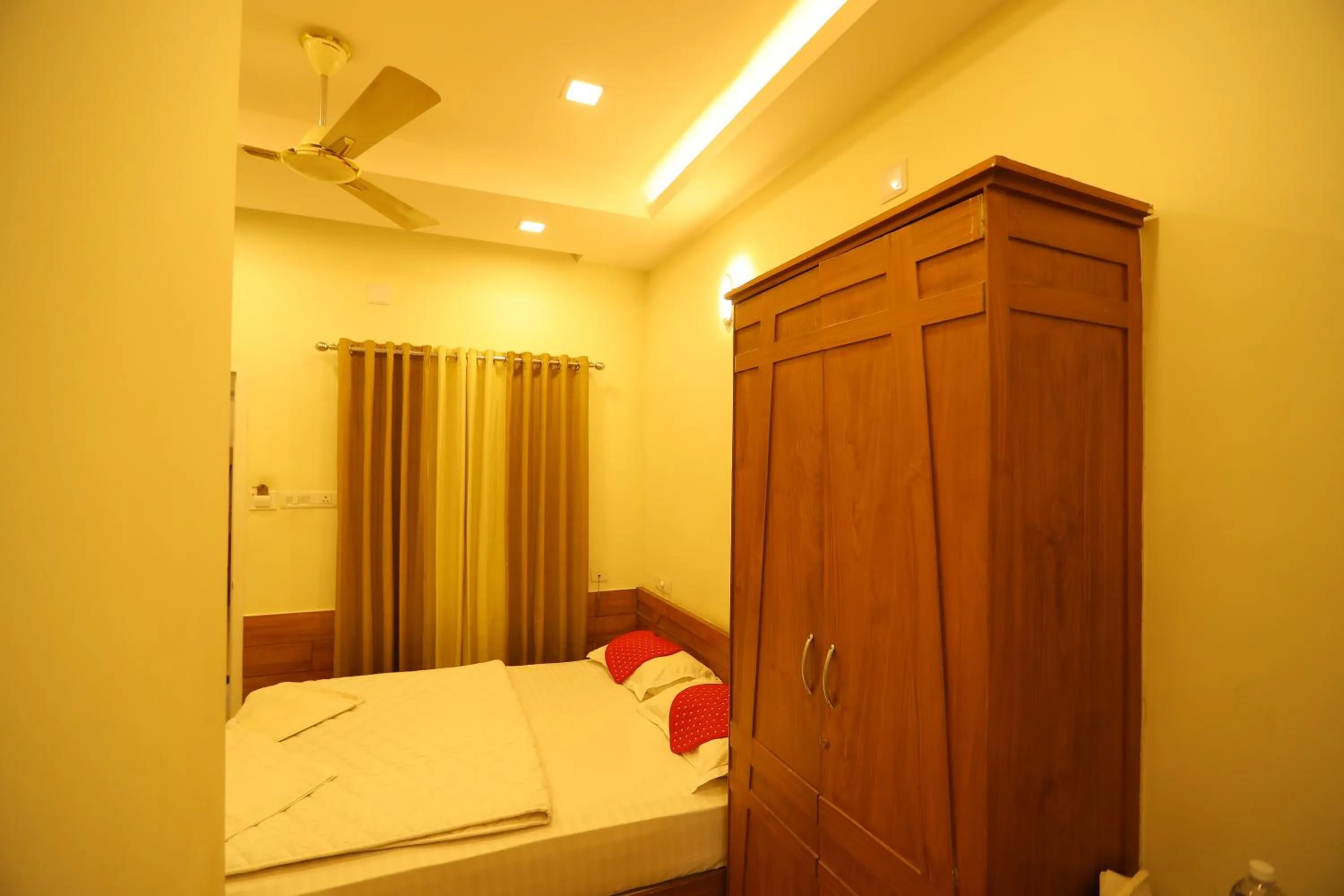 SAPPHIRE INN