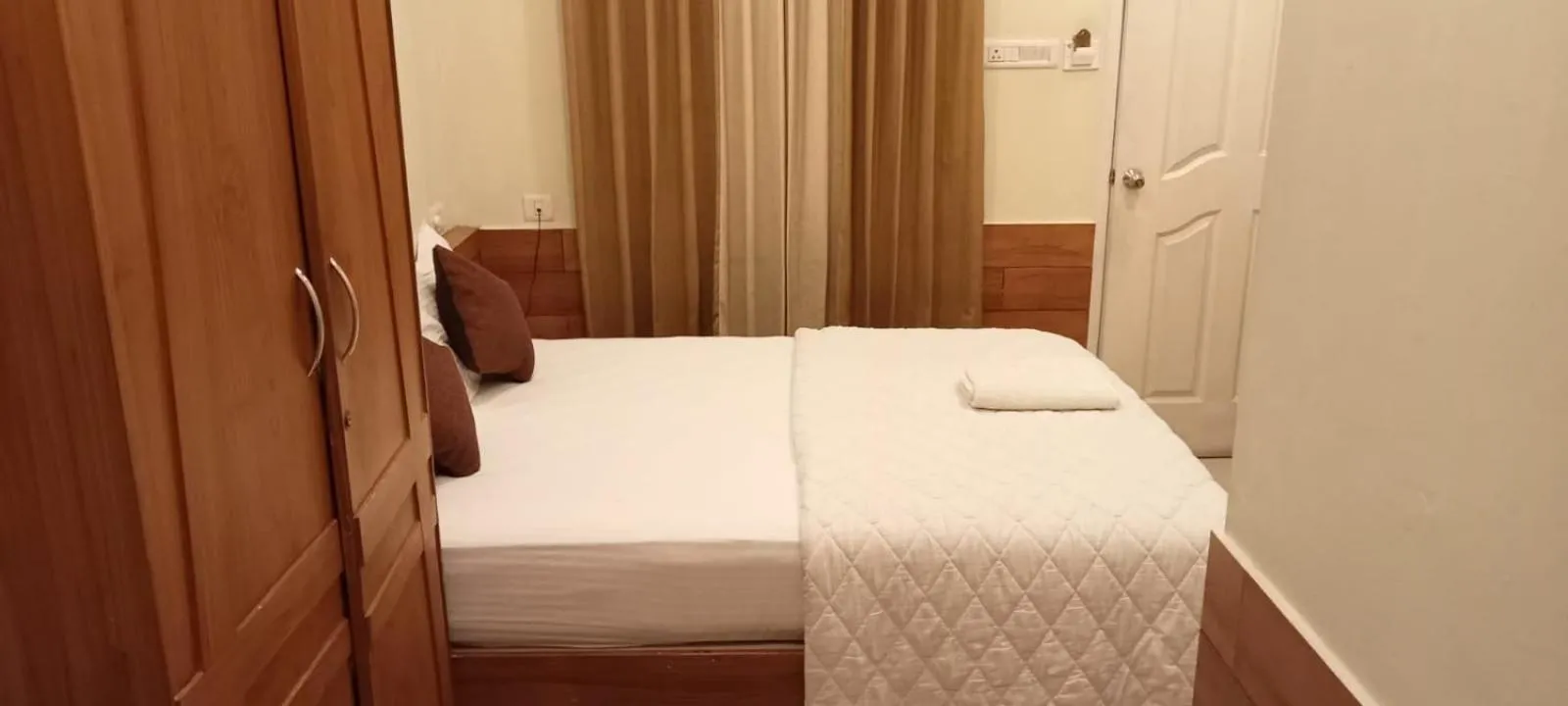 SAPPHIRE INN