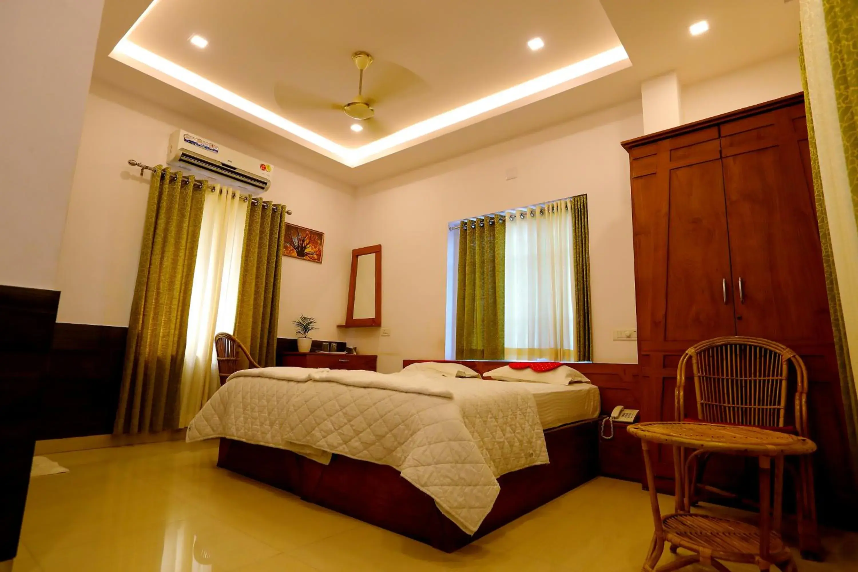 SAPPHIRE INN SAPPHIRE INN
